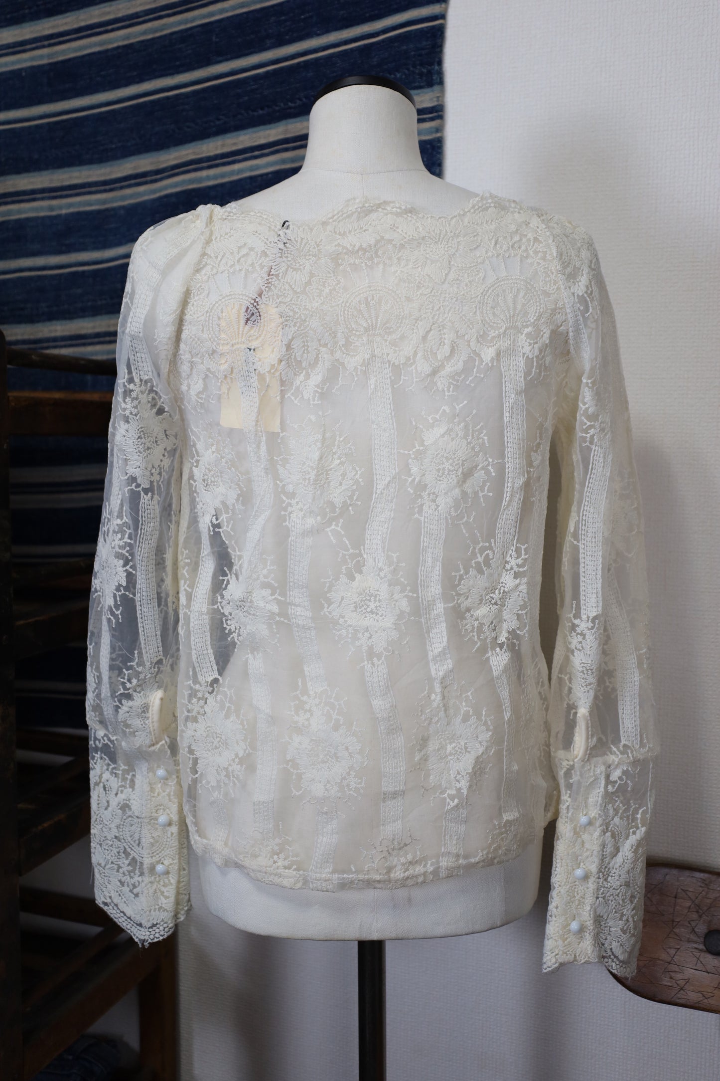 B562 / UNKNOWN lace blouse