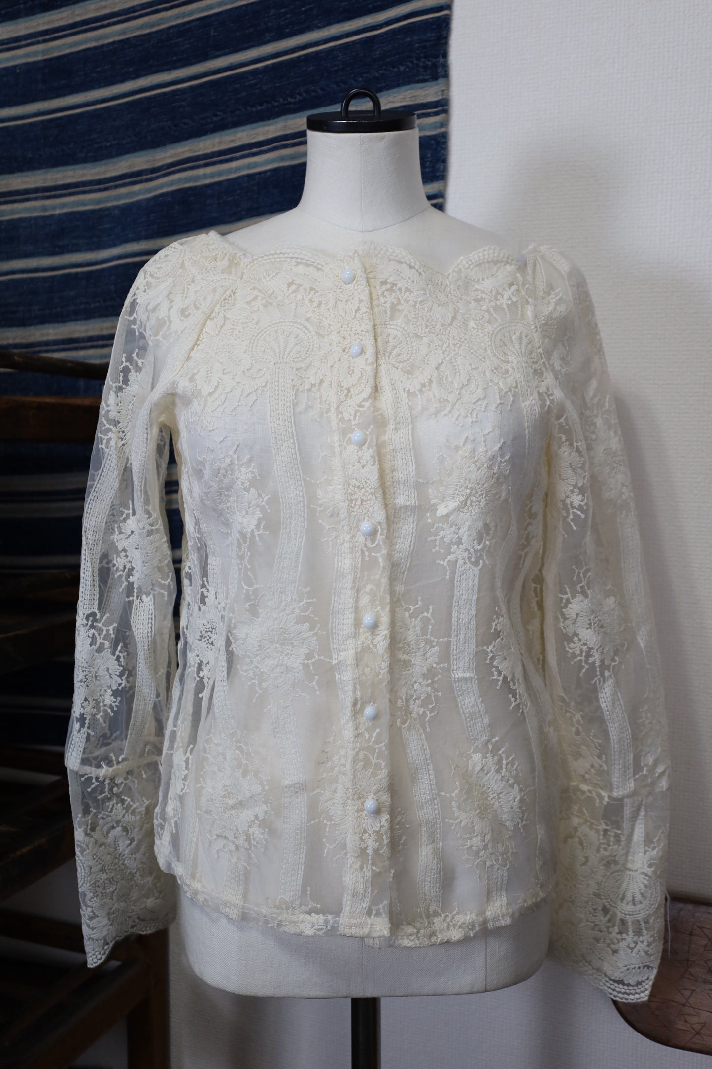B562 / UNKNOWN lace blouse