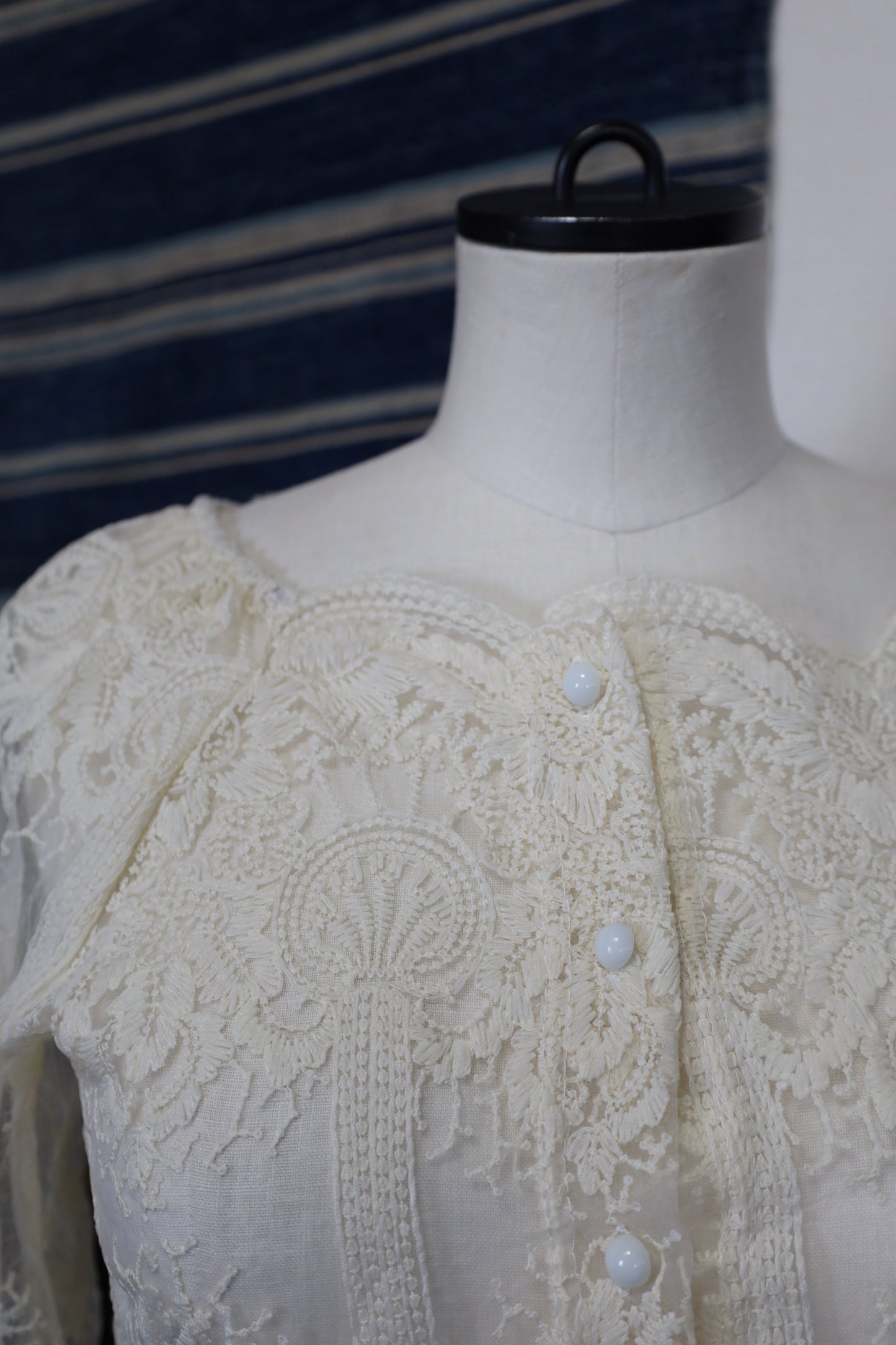 B562 / UNKNOWN lace blouse
