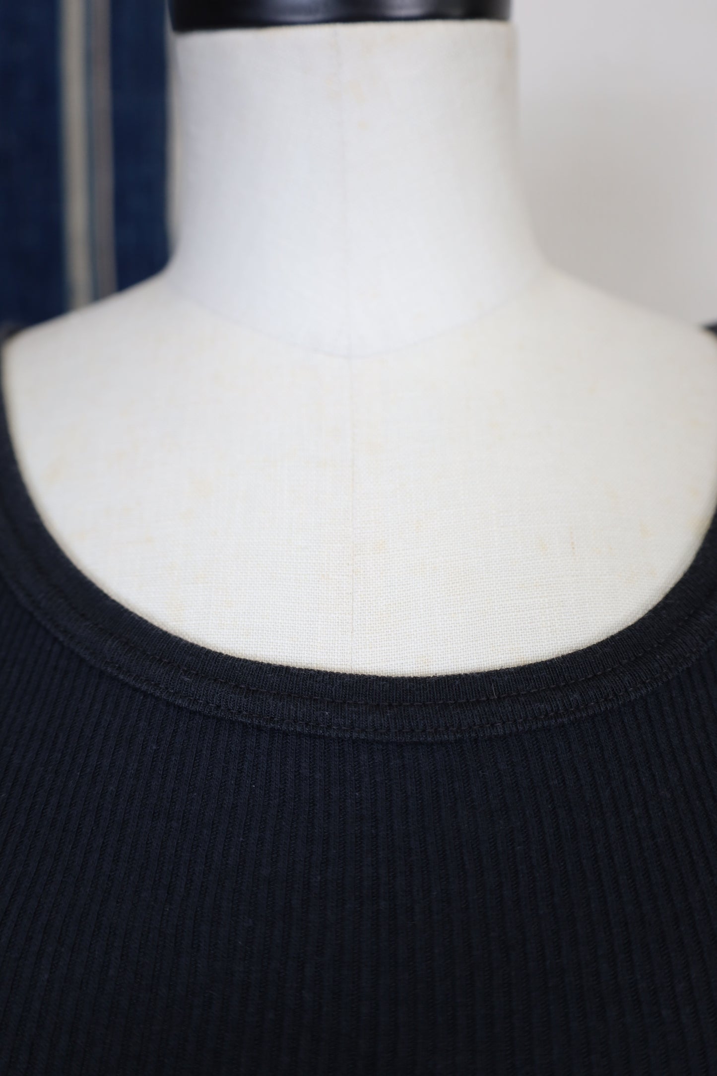 G34 / 1980's OLD The basics Tank top