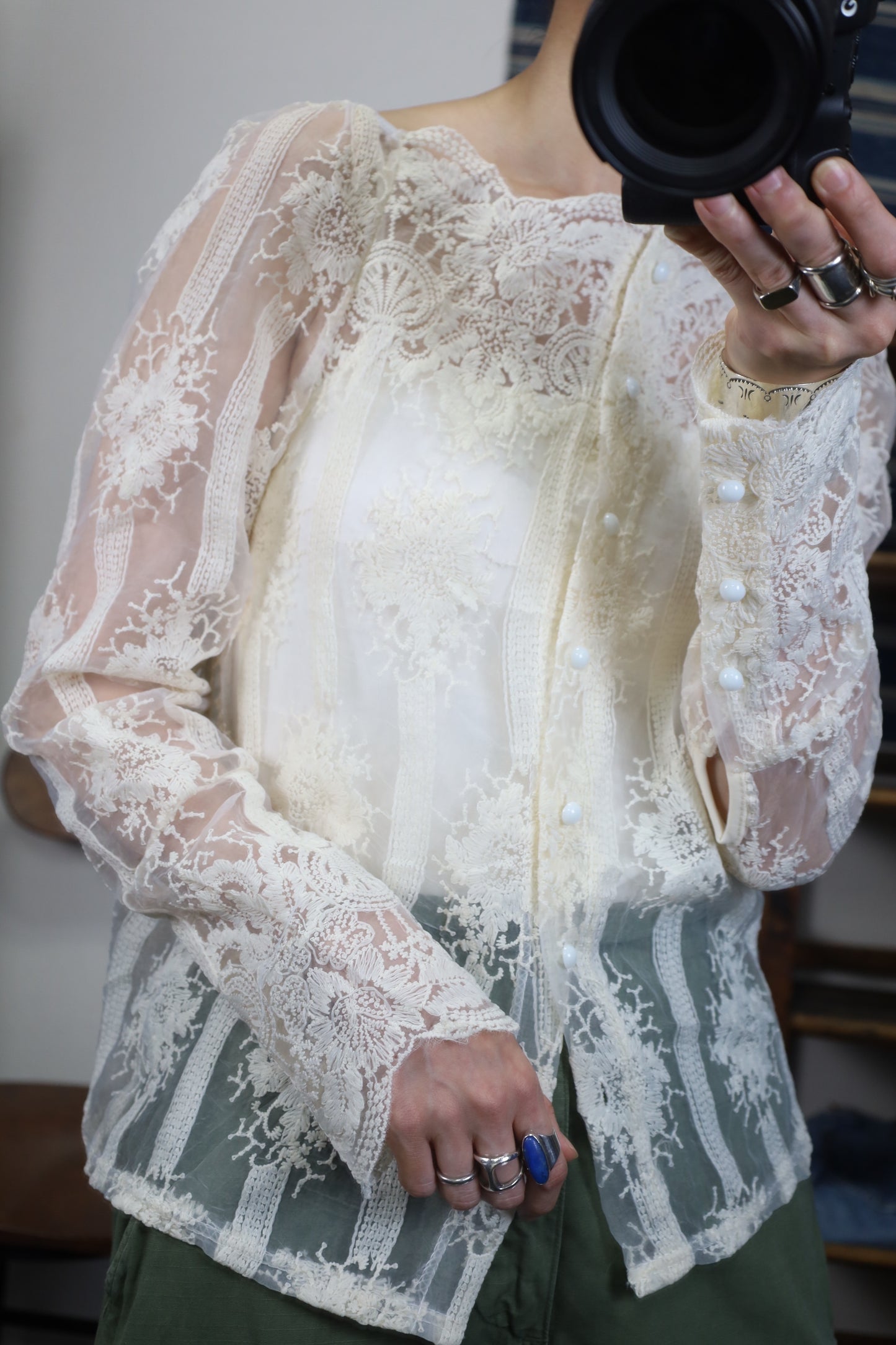 B562 / UNKNOWN lace blouse