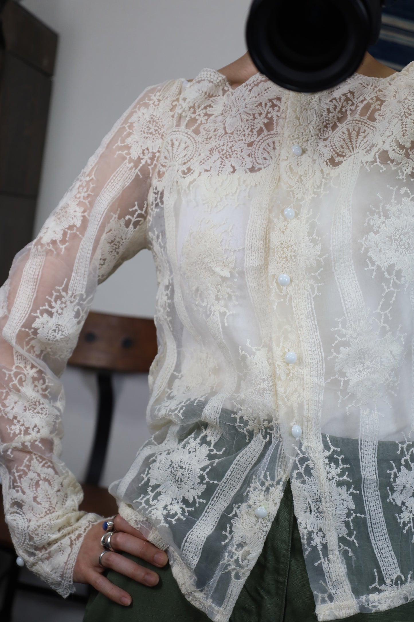 B562 / UNKNOWN lace blouse
