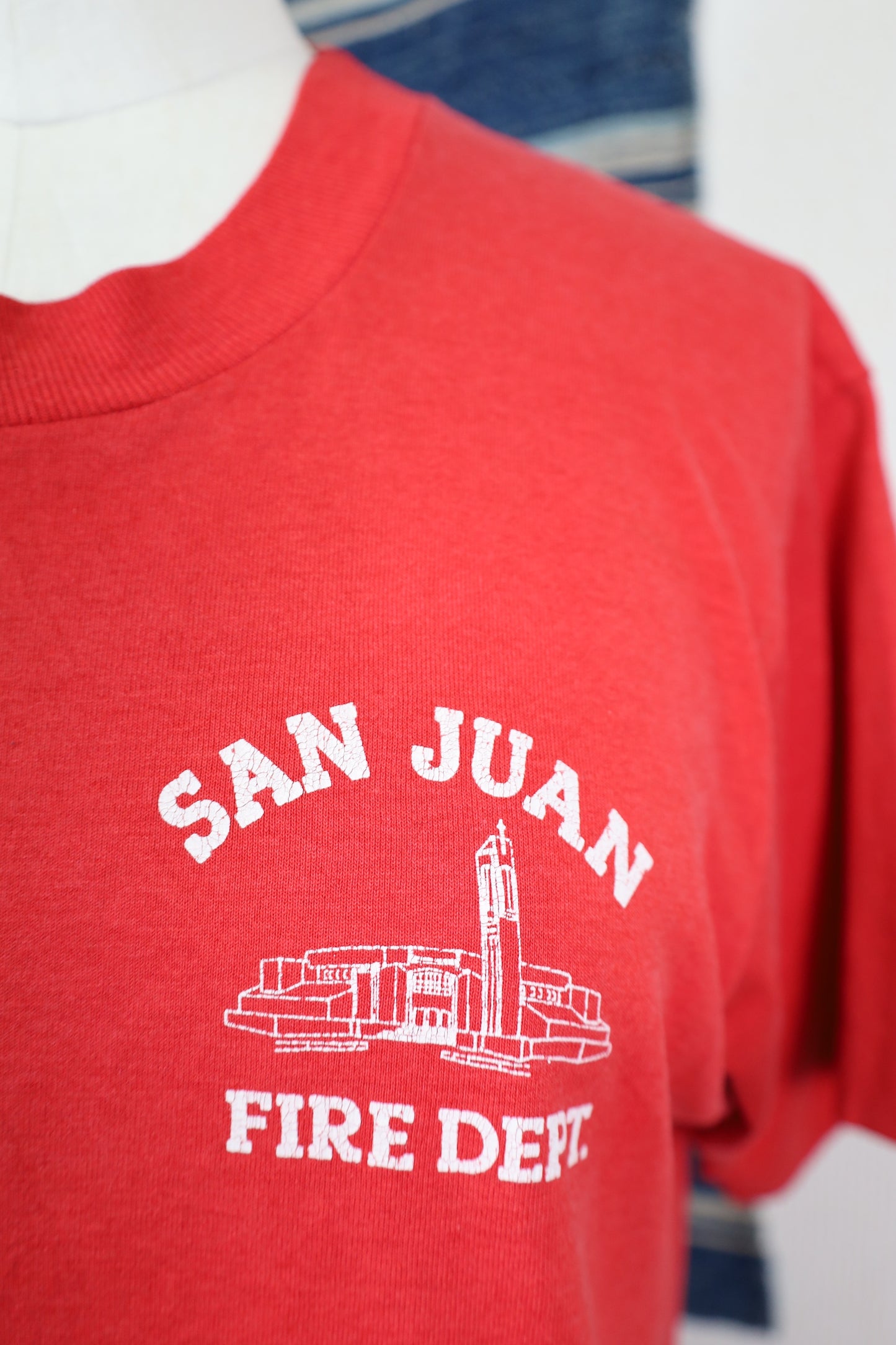 B517 / 1990's OLD UNKNOWN SAN JUAN FIRE DEPT Print T-Shirt