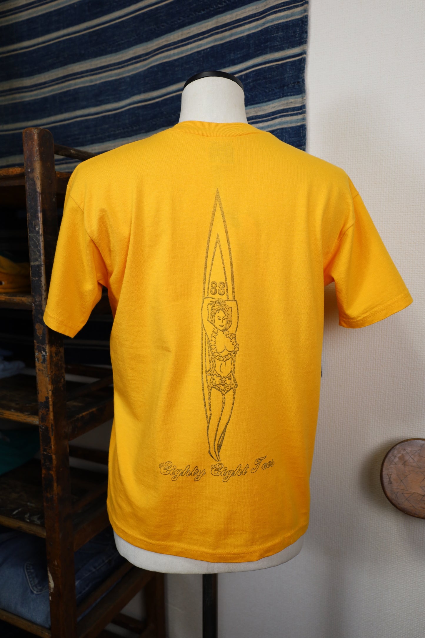 Z158 / early 2000's Hanes Print T-Shirt