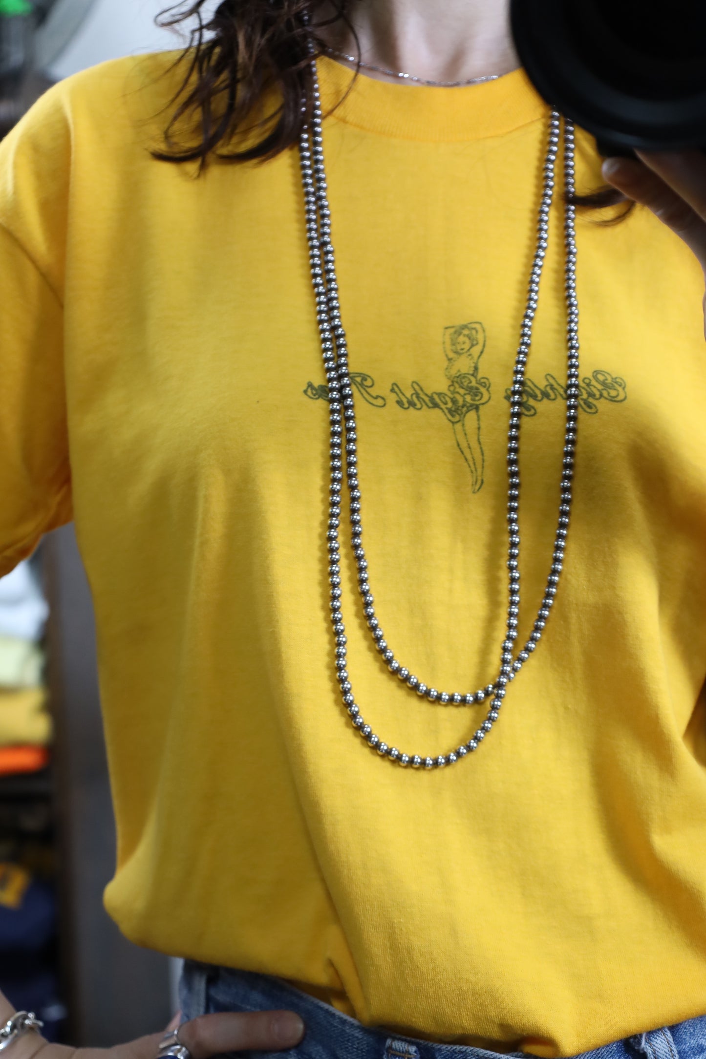 Z158 / early 2000's Hanes Print T-Shirt