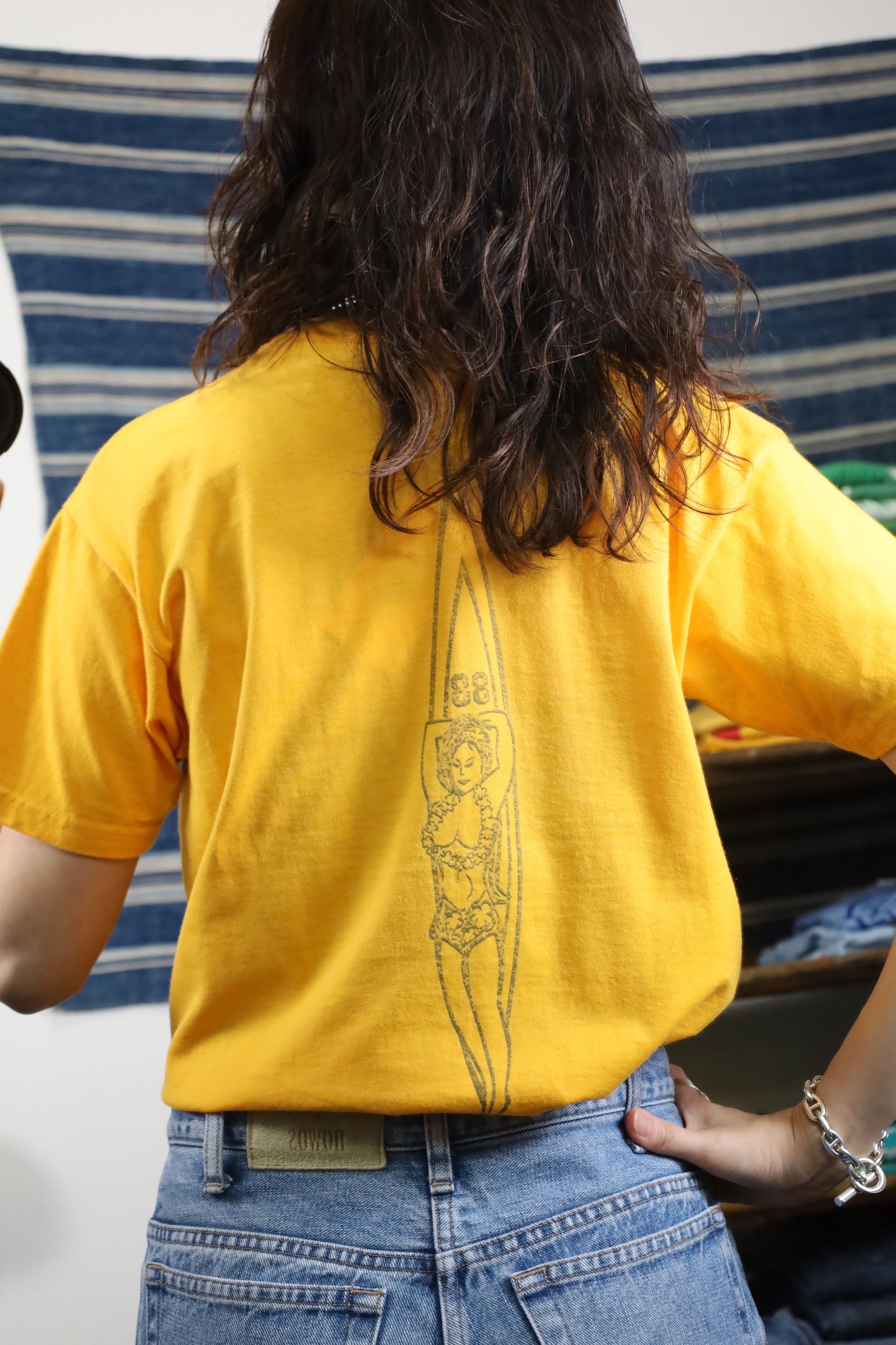 Z158 / early 2000's Hanes Print T-Shirt