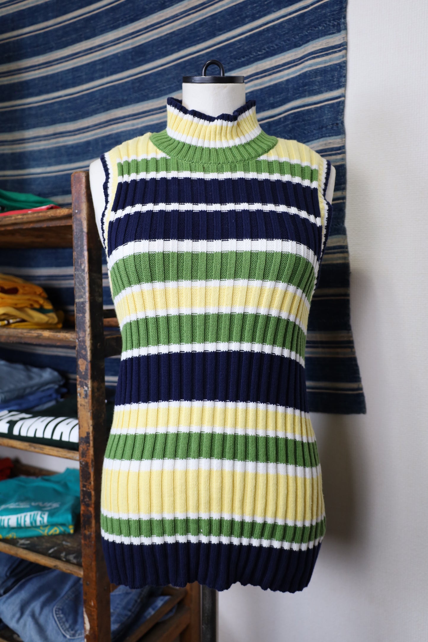 B600 / early2000's border knit vest