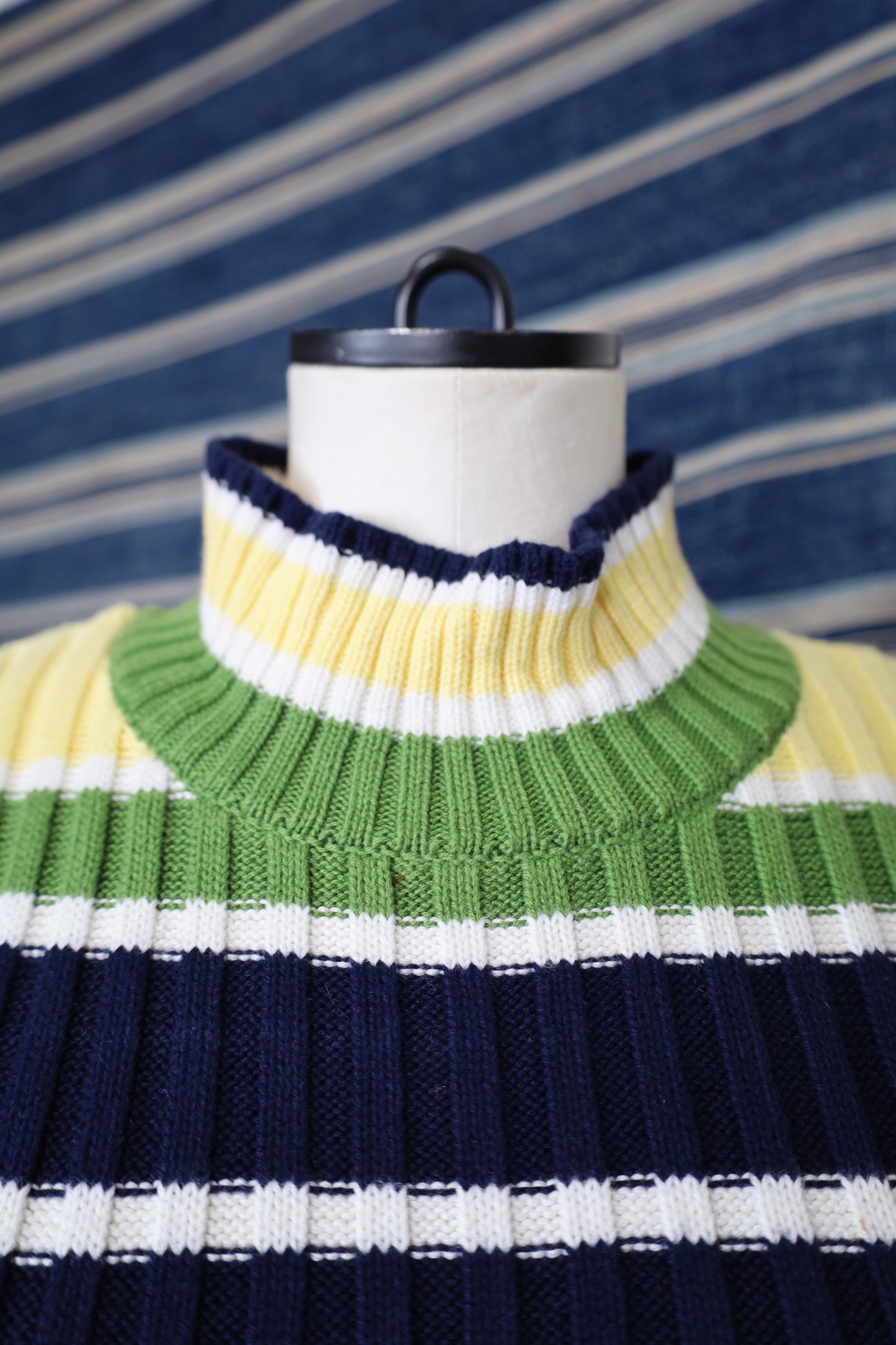 B600 / early2000's border knit vest