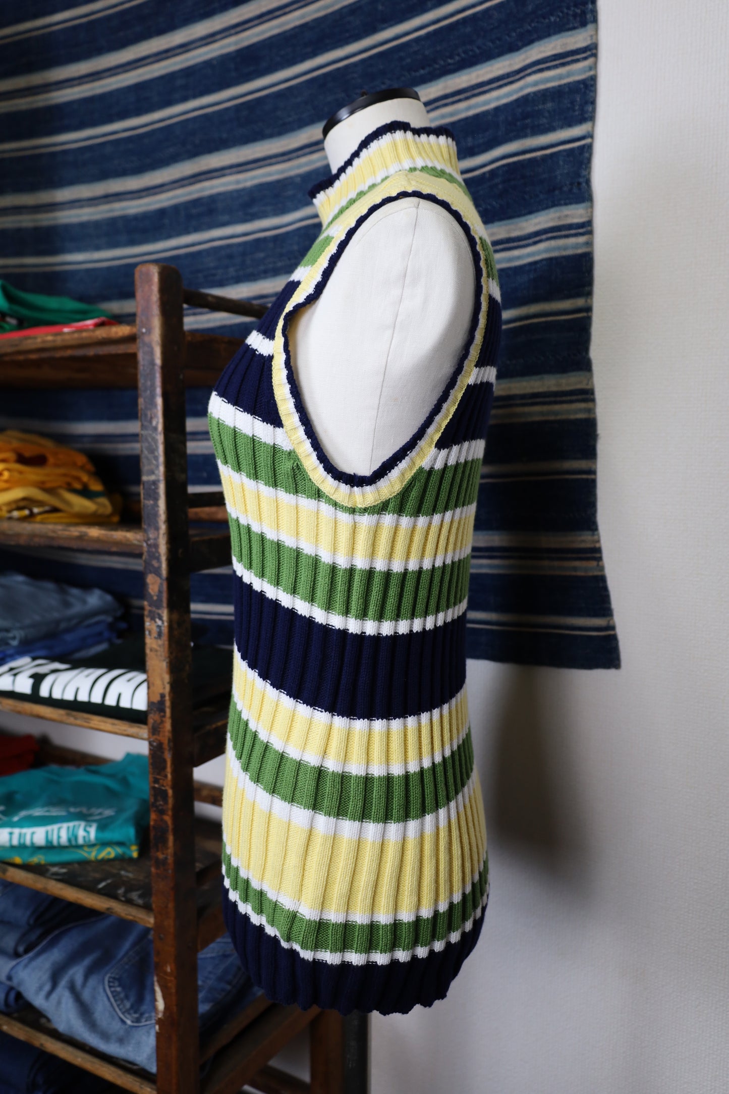 B600 / early2000's border knit vest