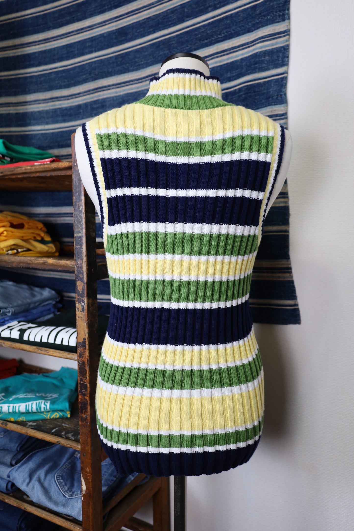 B600 / early2000's border knit vest