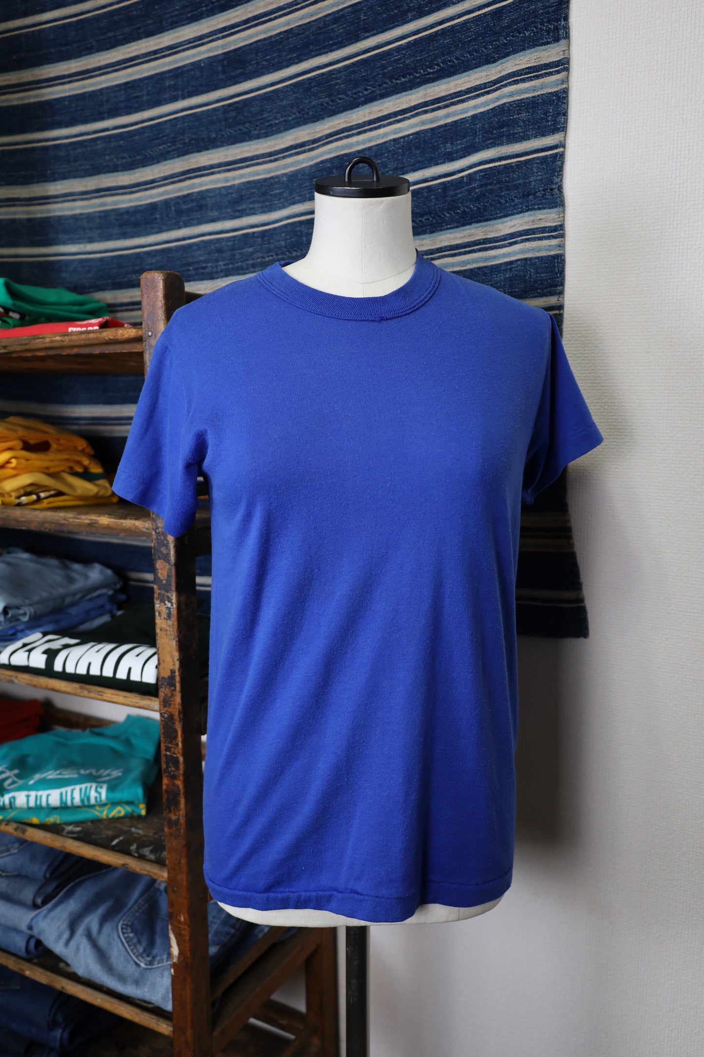 B543 / 1990's RUSSELL ATHLETICE back print tee