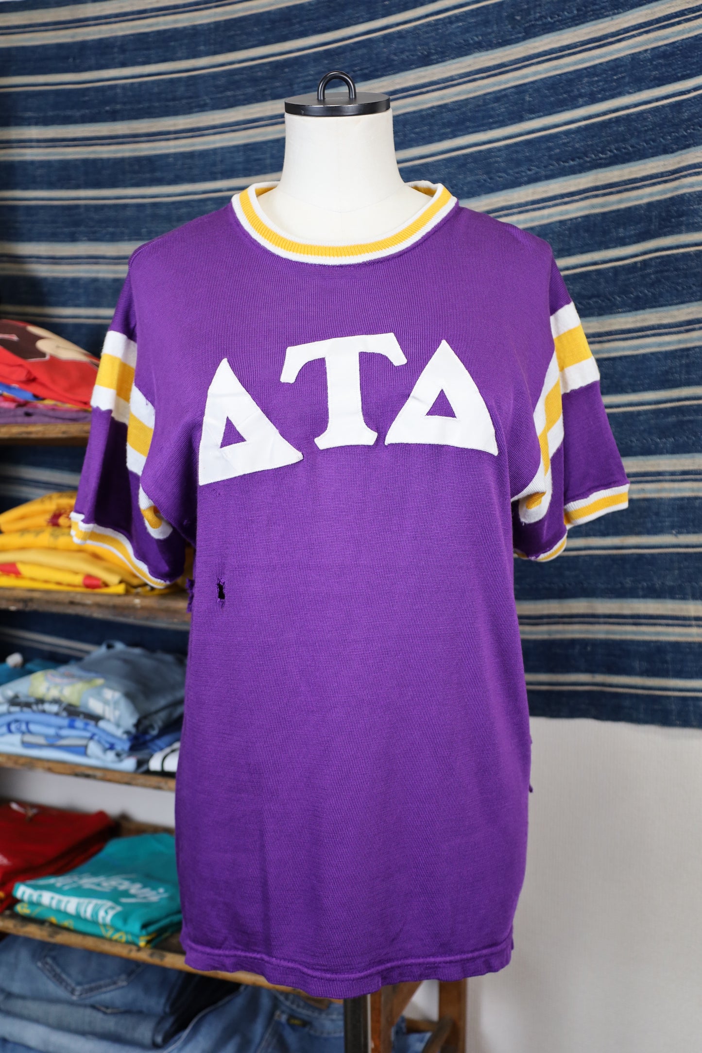 B548 / Vintege ATA football tee