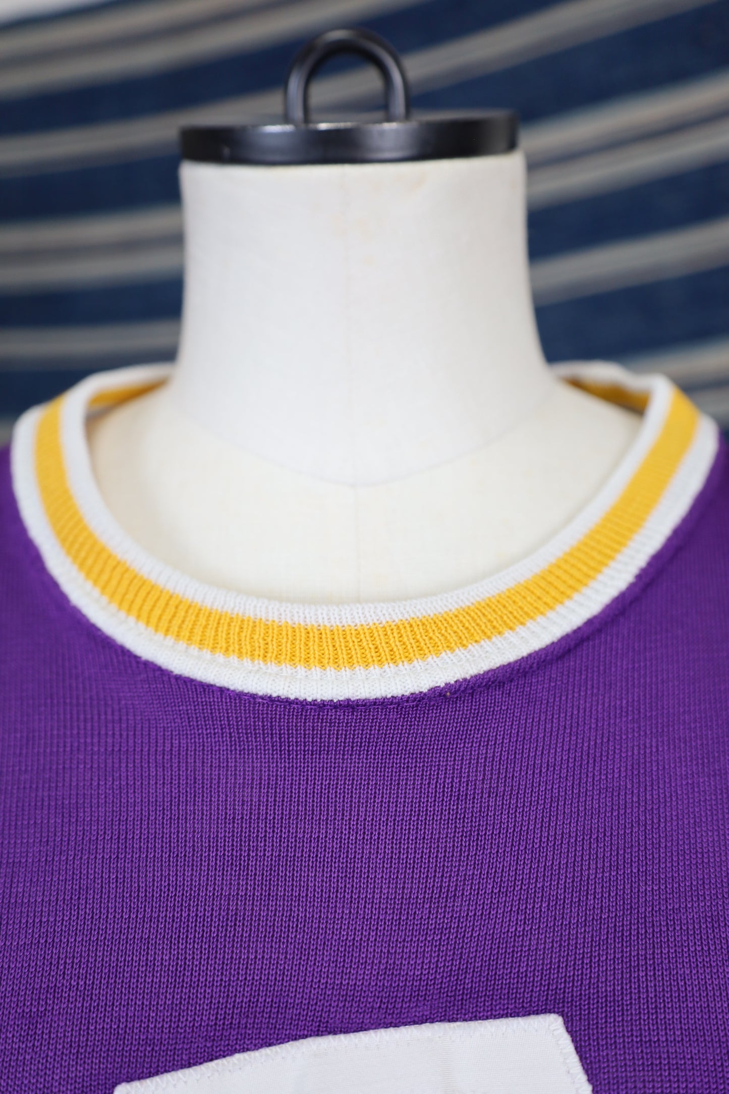B548 / Vintege ATA football tee