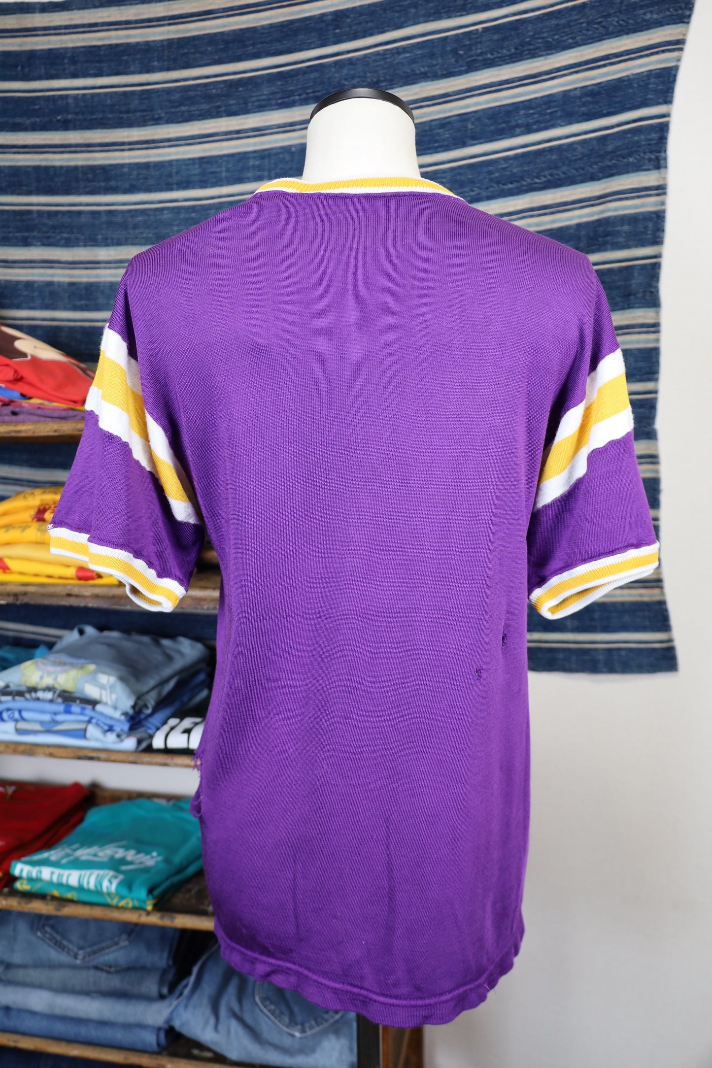 B548 / Vintege ATA football tee