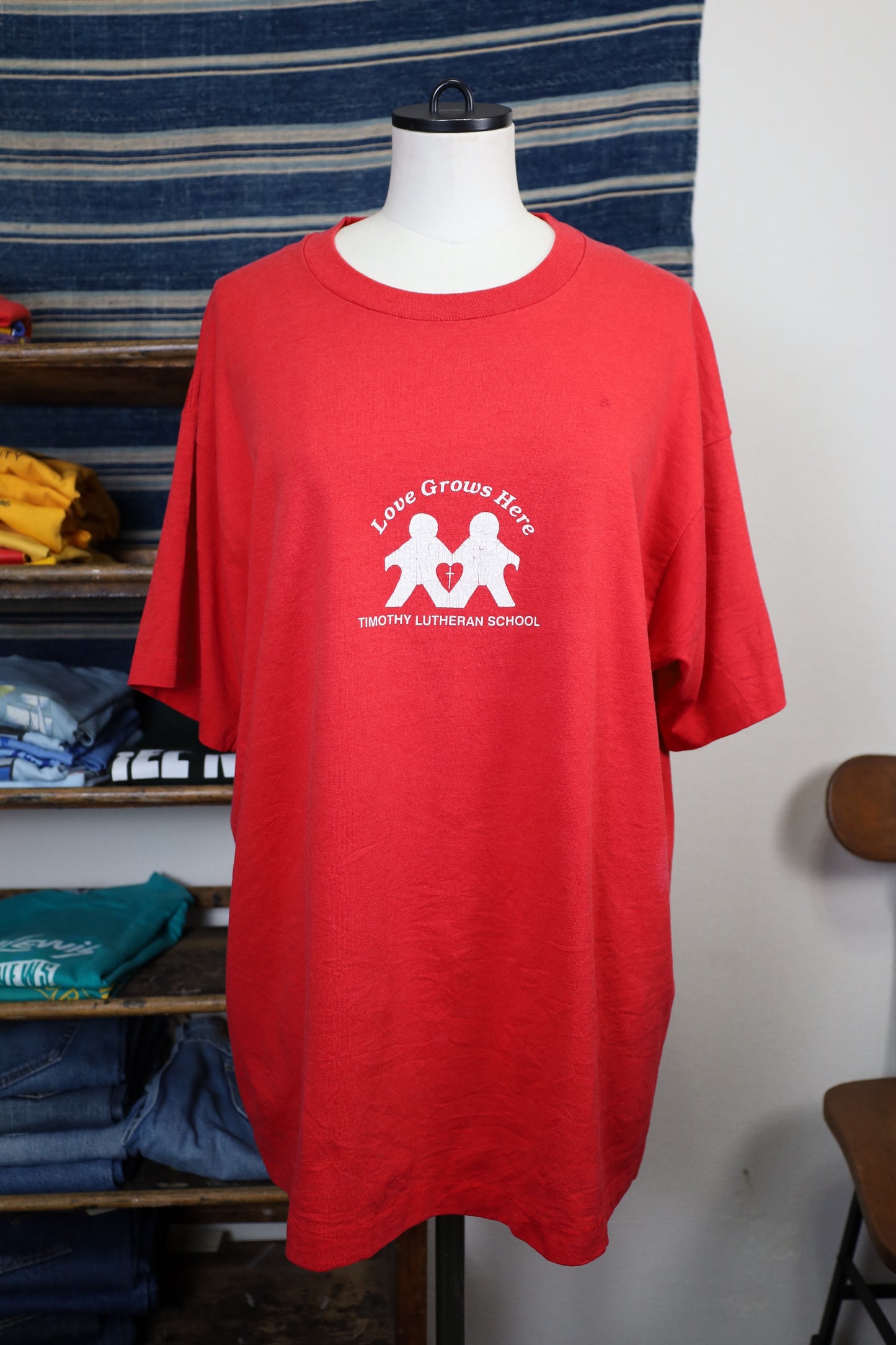 B539 / 1990's FRUITS OF THE LOOM LOVE GROWS HERE TEE