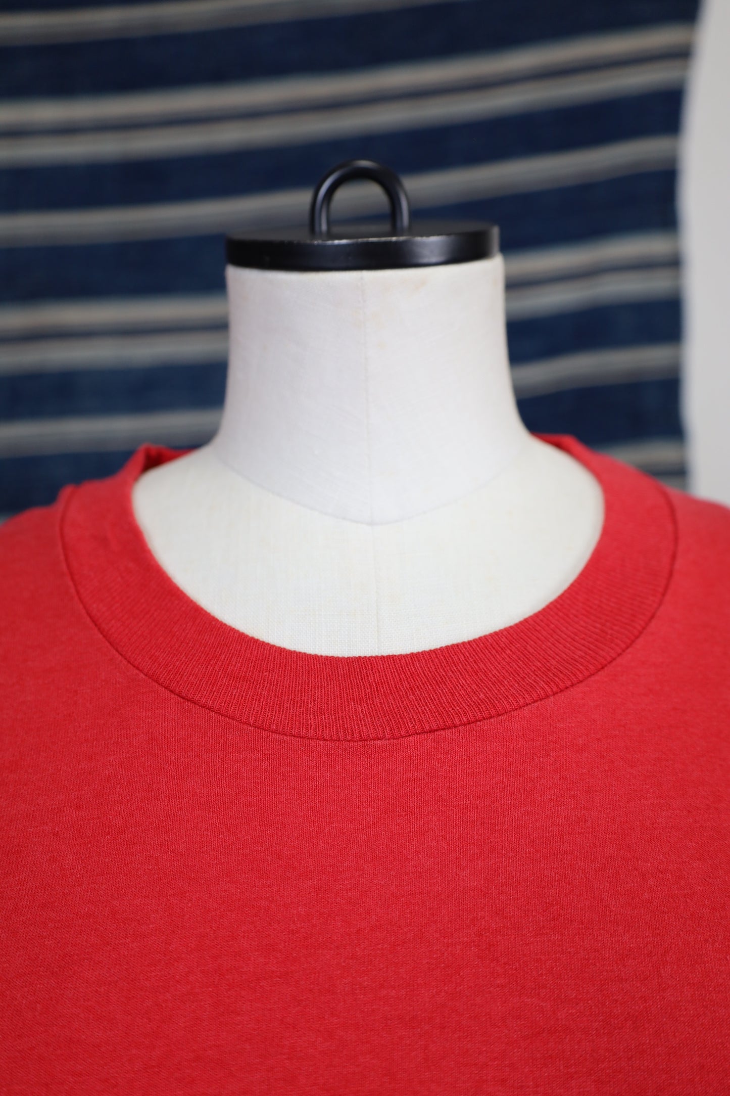 B539 / 1990's FRUITS OF THE LOOM LOVE GROWS HERE TEE