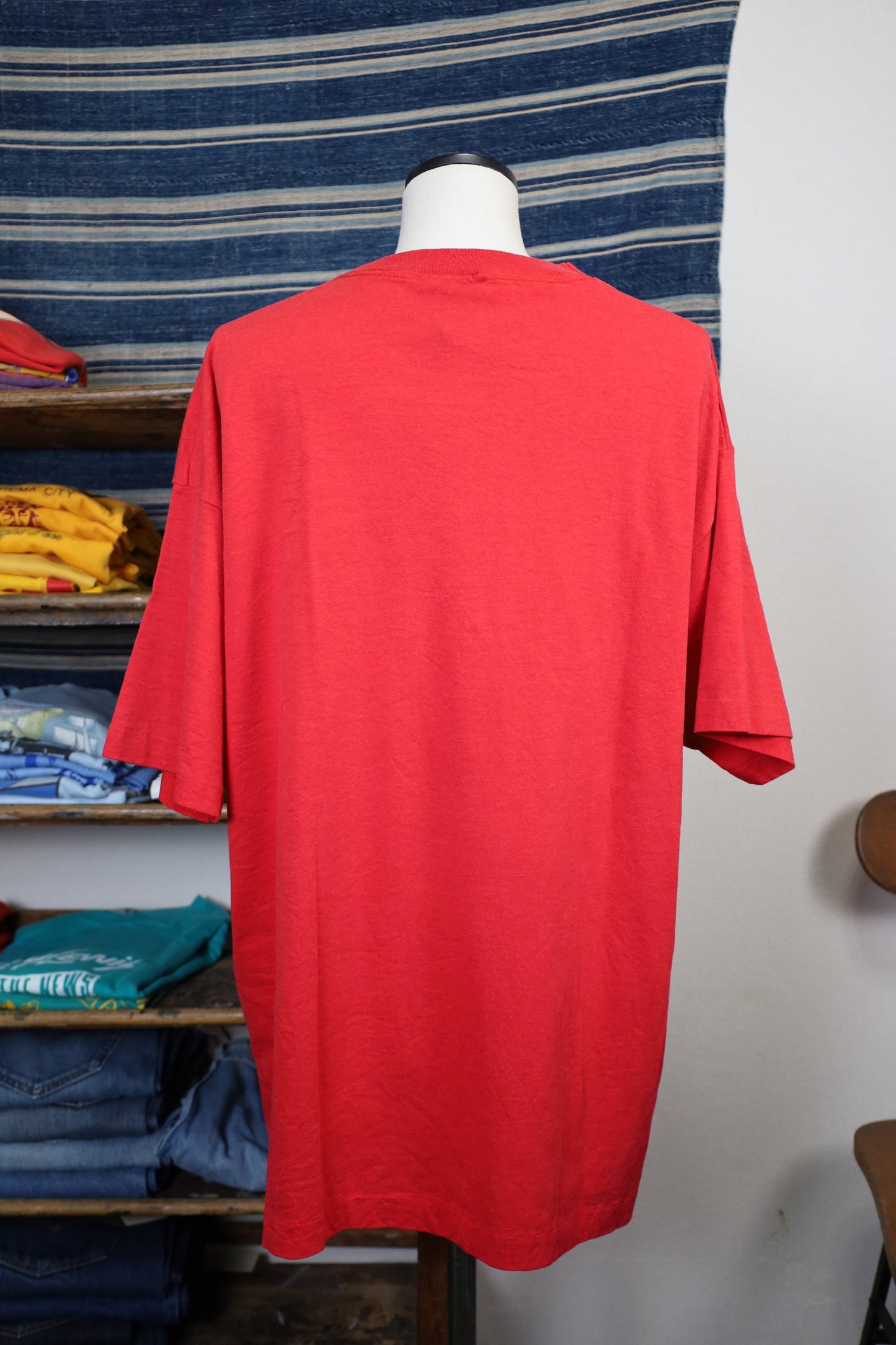 B539 / 1990's FRUITS OF THE LOOM LOVE GROWS HERE TEE