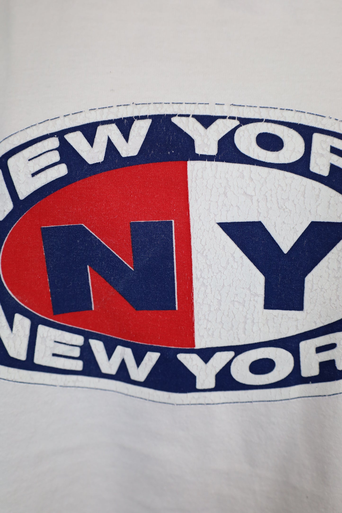 Z674 / 1990's FRUITS OF THE LOOM NEW YORK TEE