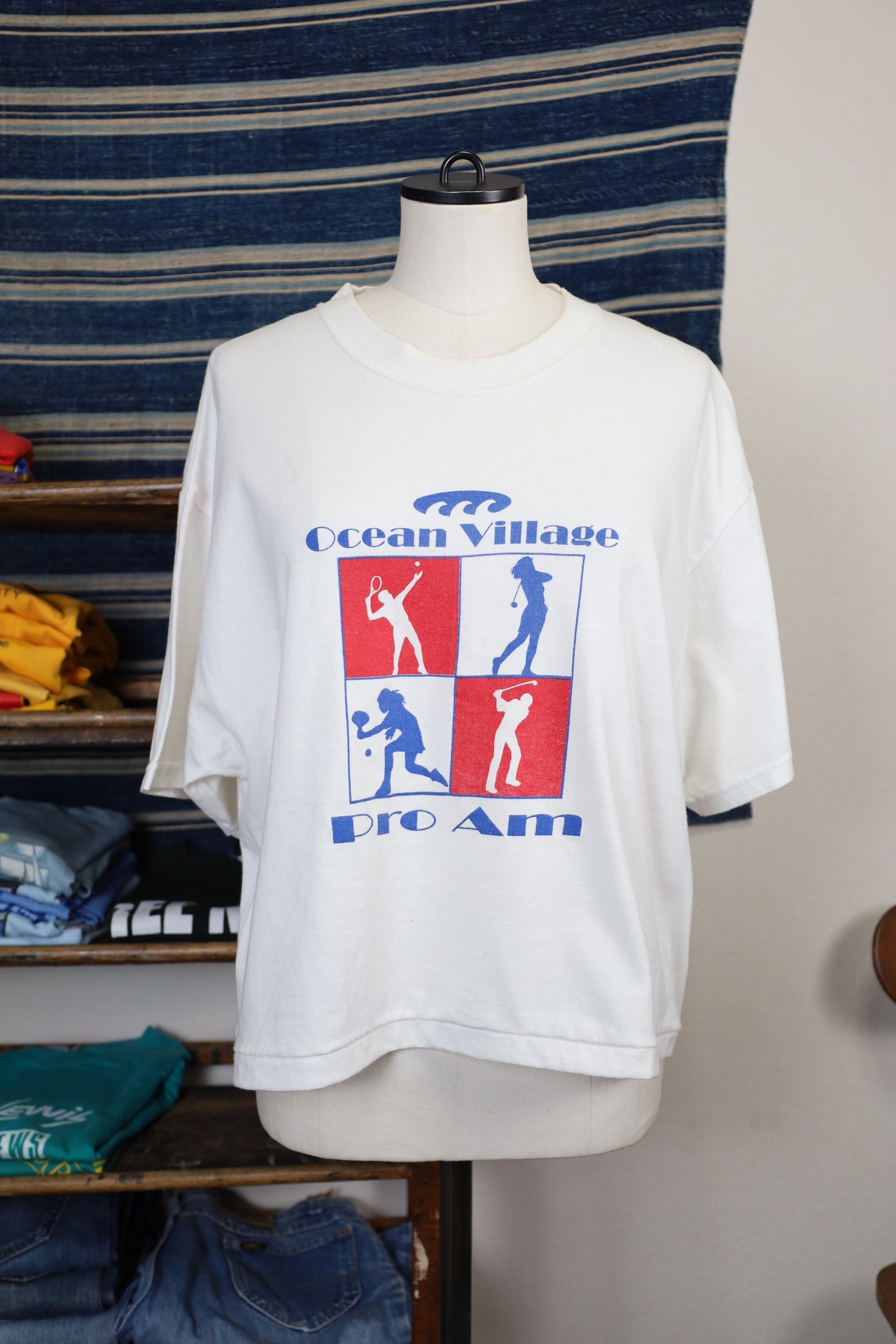 G61 / 1990's OLD Hanes Ocean Village Print T-shirt
