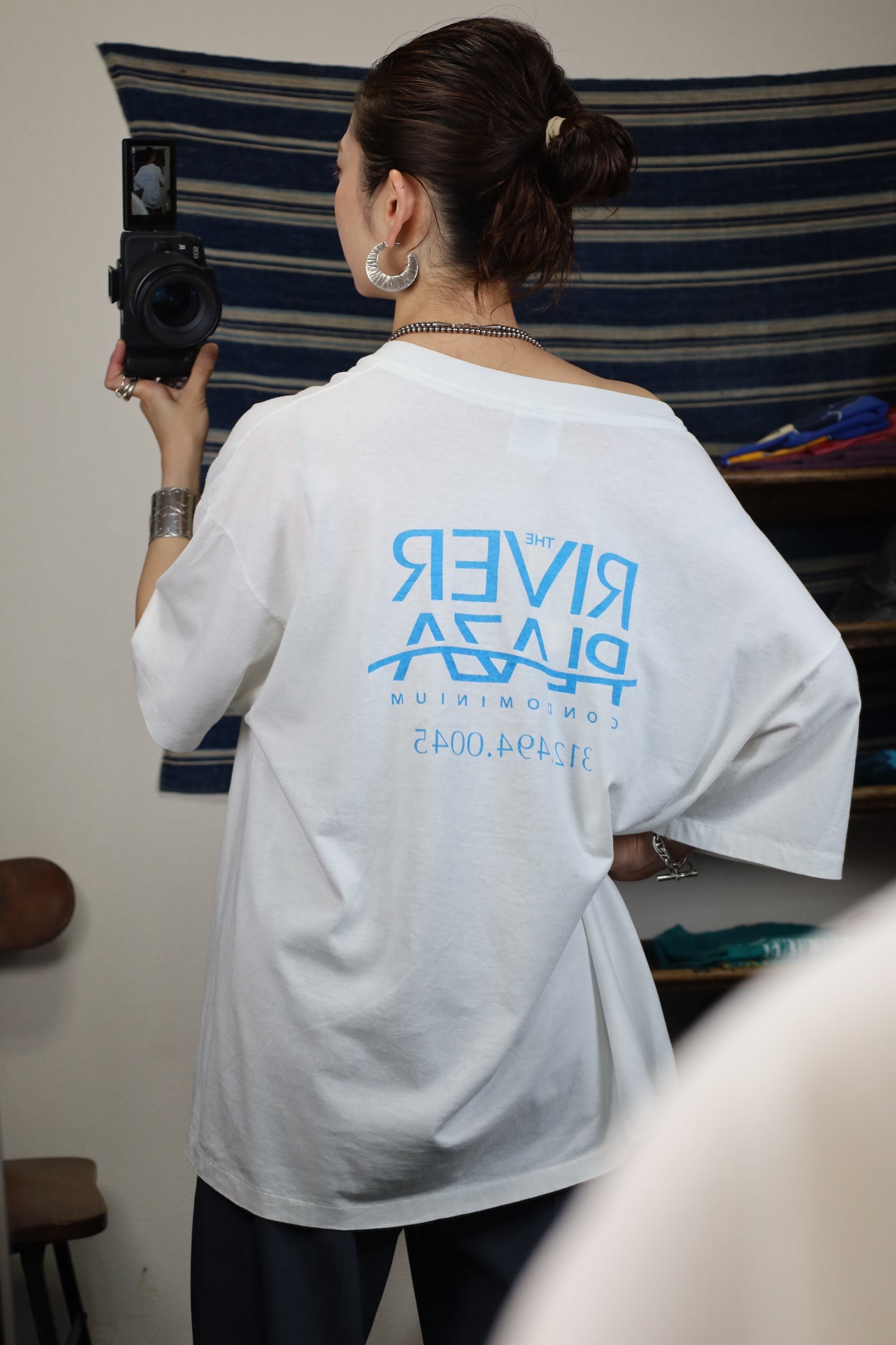 B502 / 1990's Hanes the river plaza tee