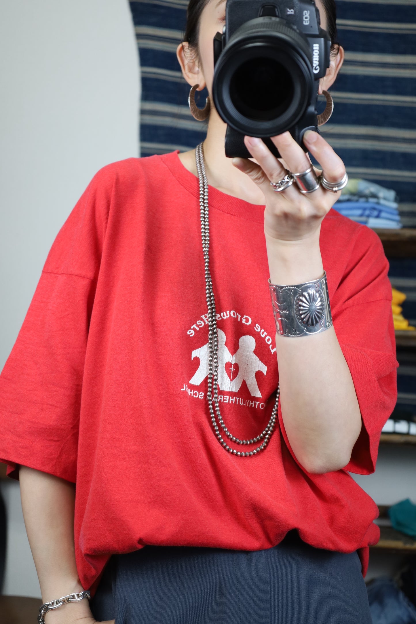 B539 / 1990's FRUITS OF THE LOOM LOVE GROWS HERE TEE