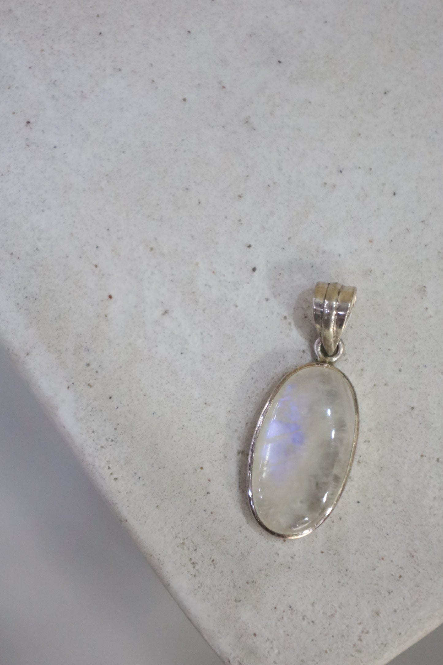 70 / moonstone PENDANT TOP