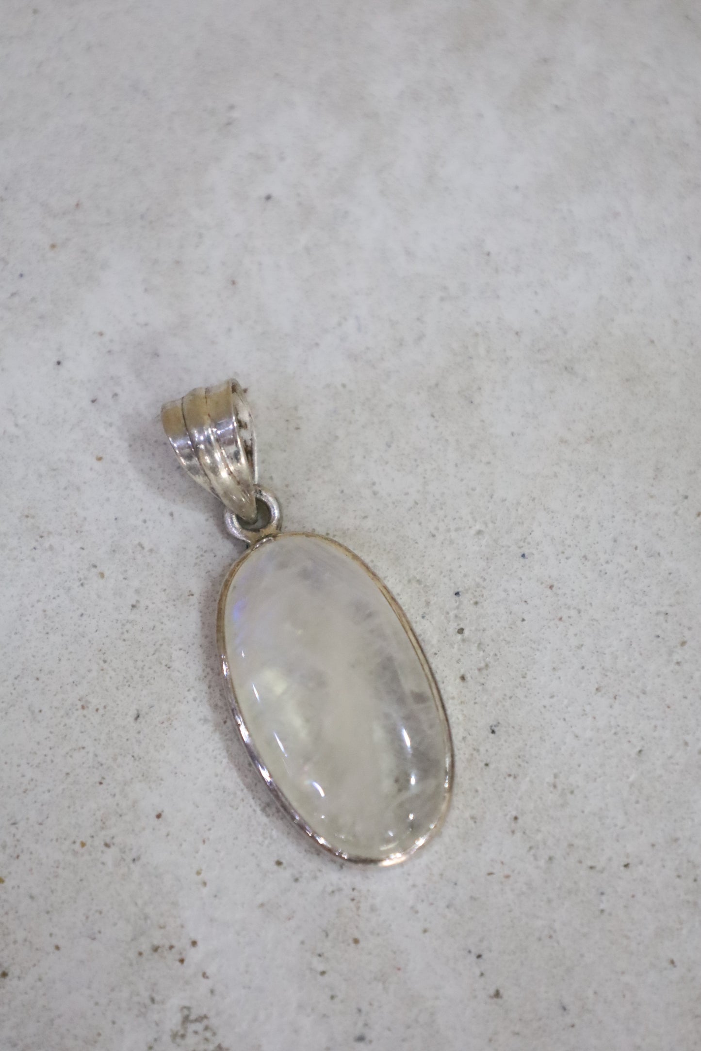 70 / moonstone PENDANT TOP
