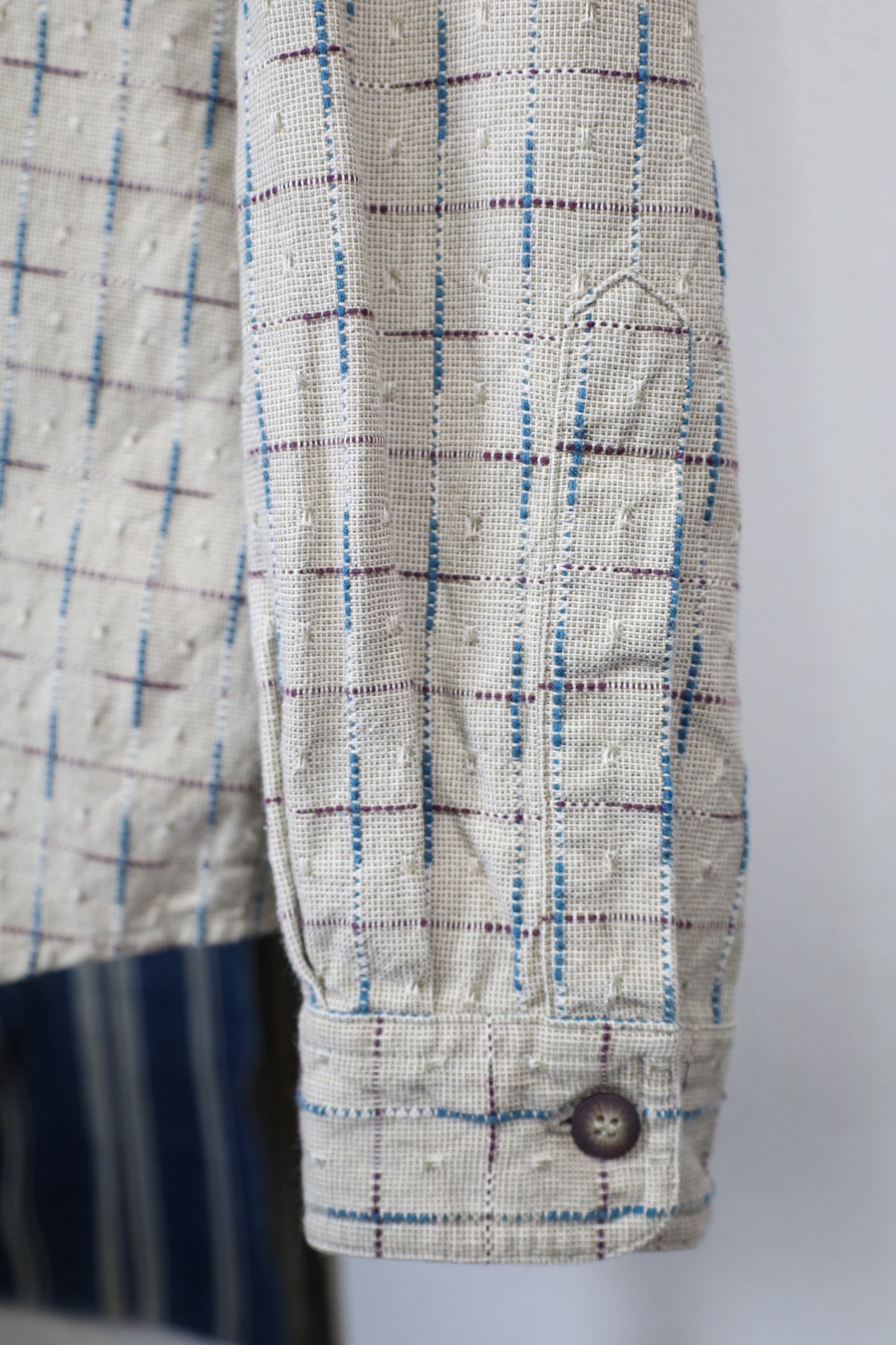A460 / early 2000's THE TERRITORY AHEAD pattern shirt