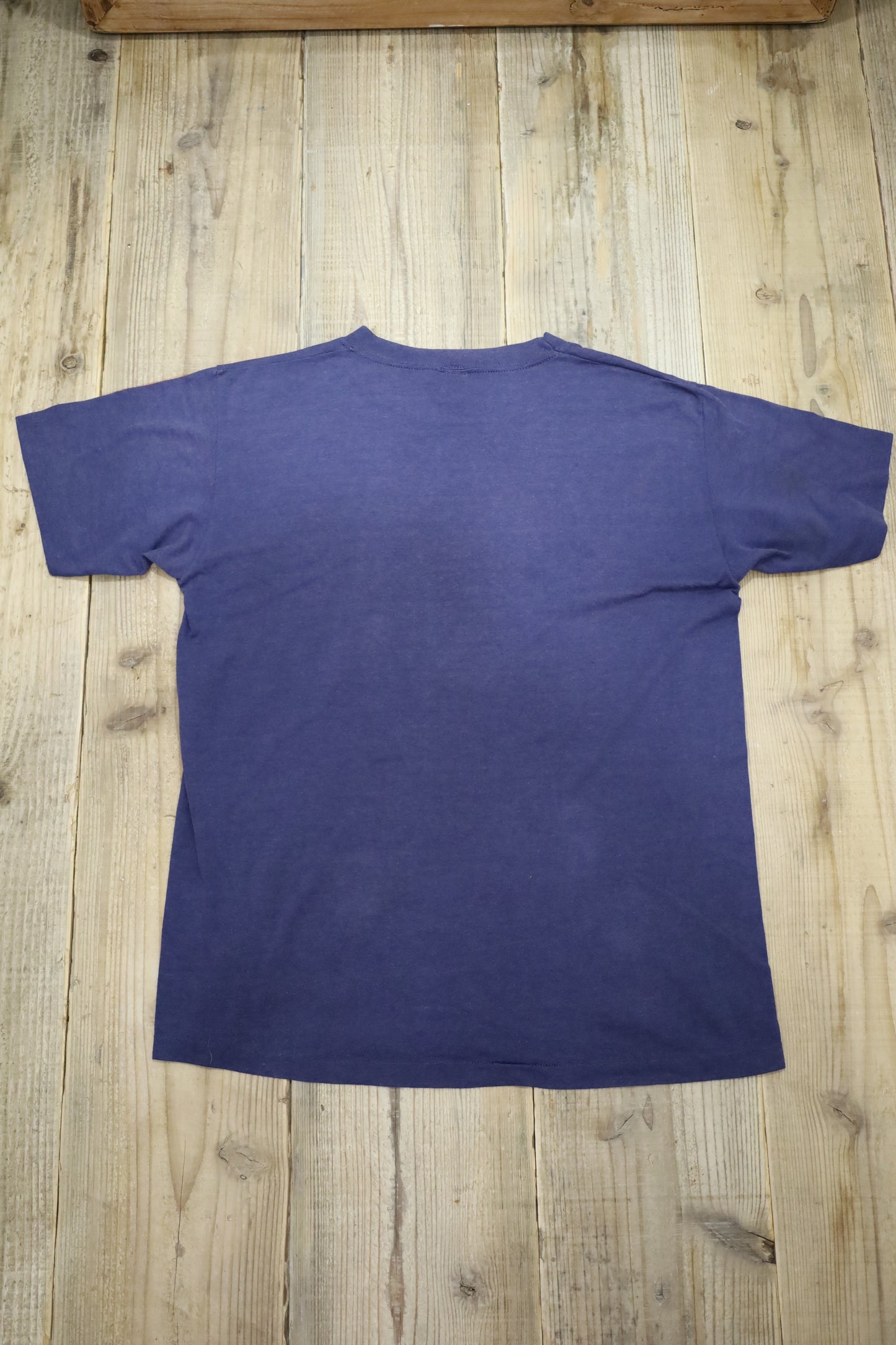 B816 / 1980's sports wear print tee