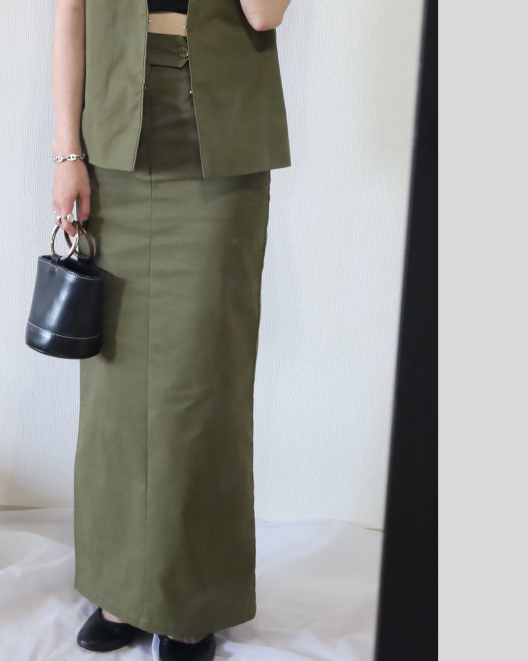 HOWIE SIDE SLIT SKIRT(Khaki)