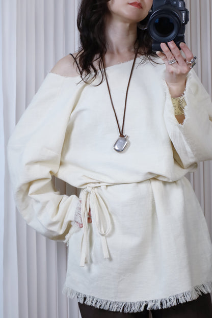 【4/22発送予定】HOWIE 2way Fringe Top (ecru)