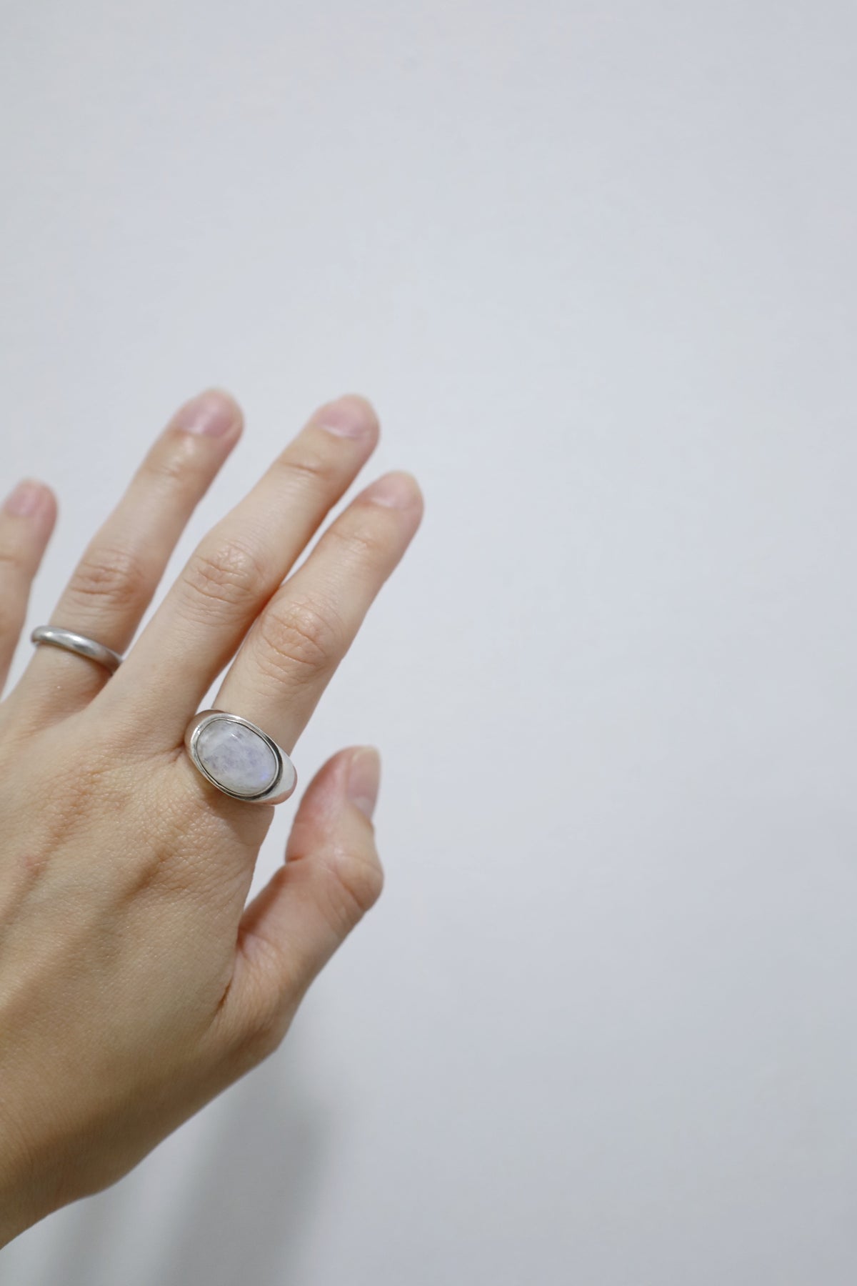 silver ring moonstone
