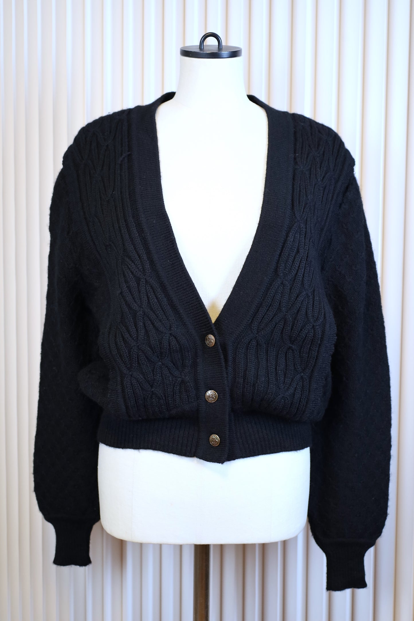 L71 / 1990's Ki Clayton Gold Botton Cable Cardigan