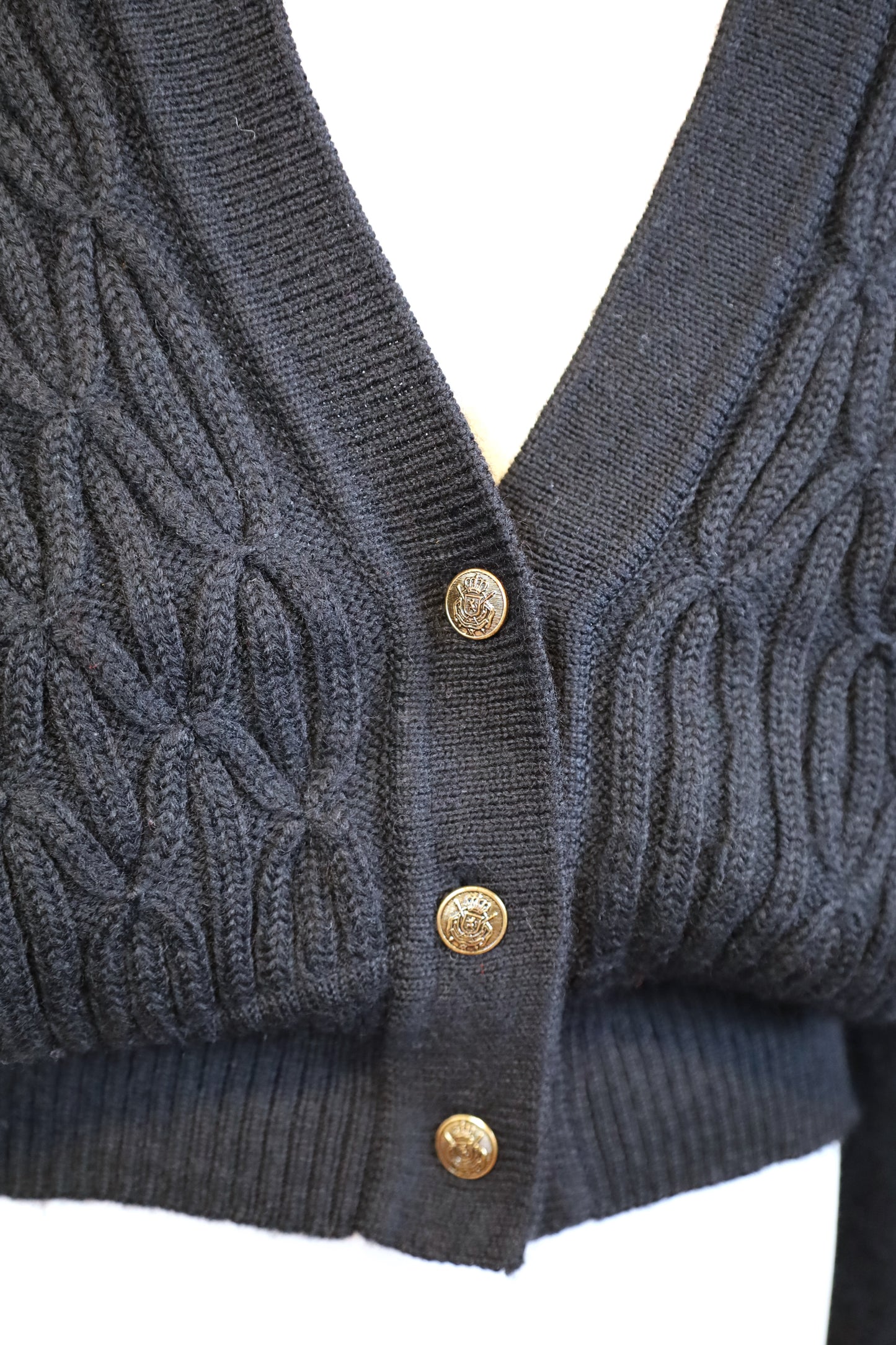 L71 / 1990's Ki Clayton Gold Botton Cable Cardigan