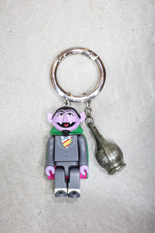 4 / key ring Count von Count