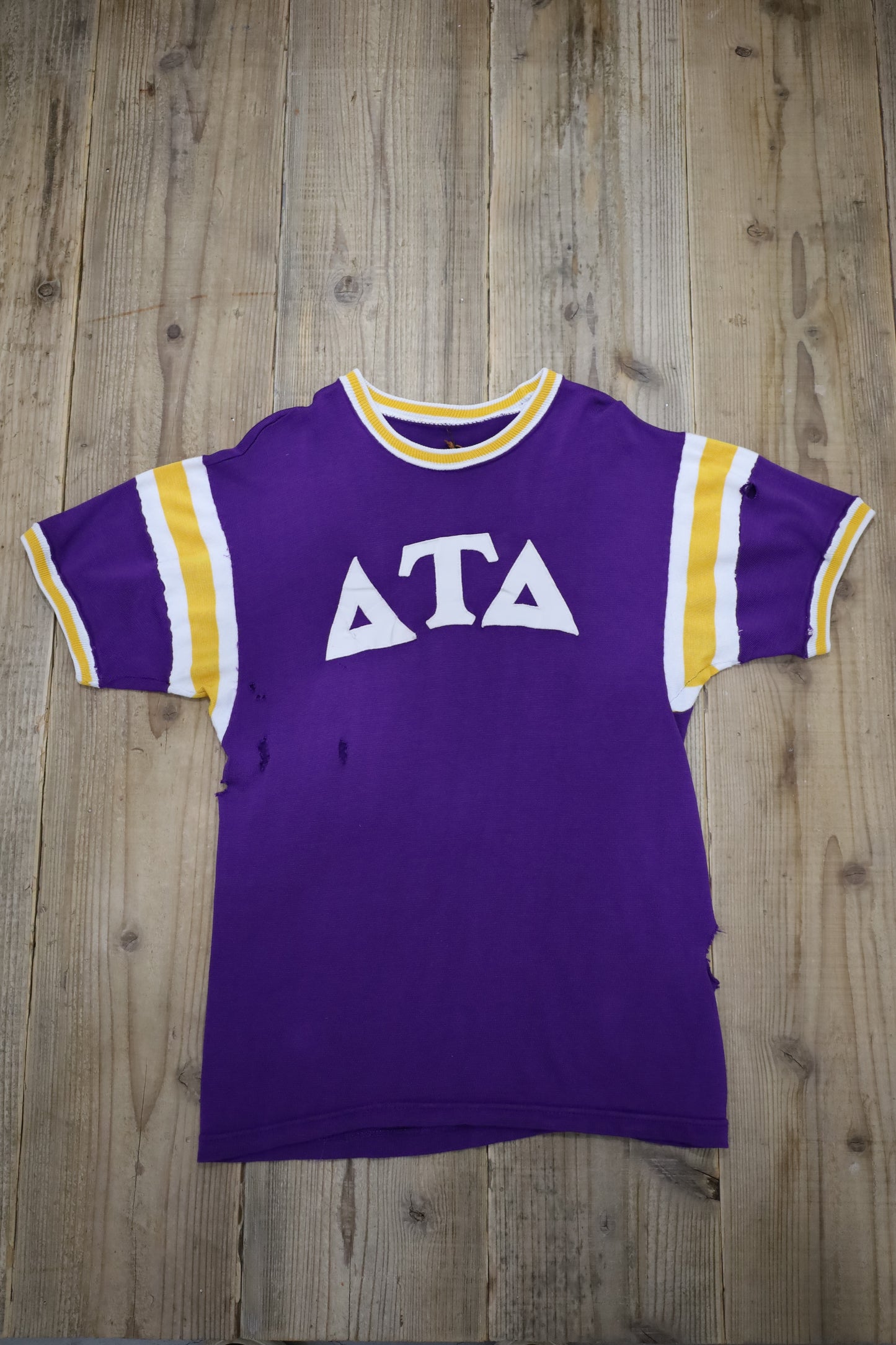 B548 / Vintege ATA football tee
