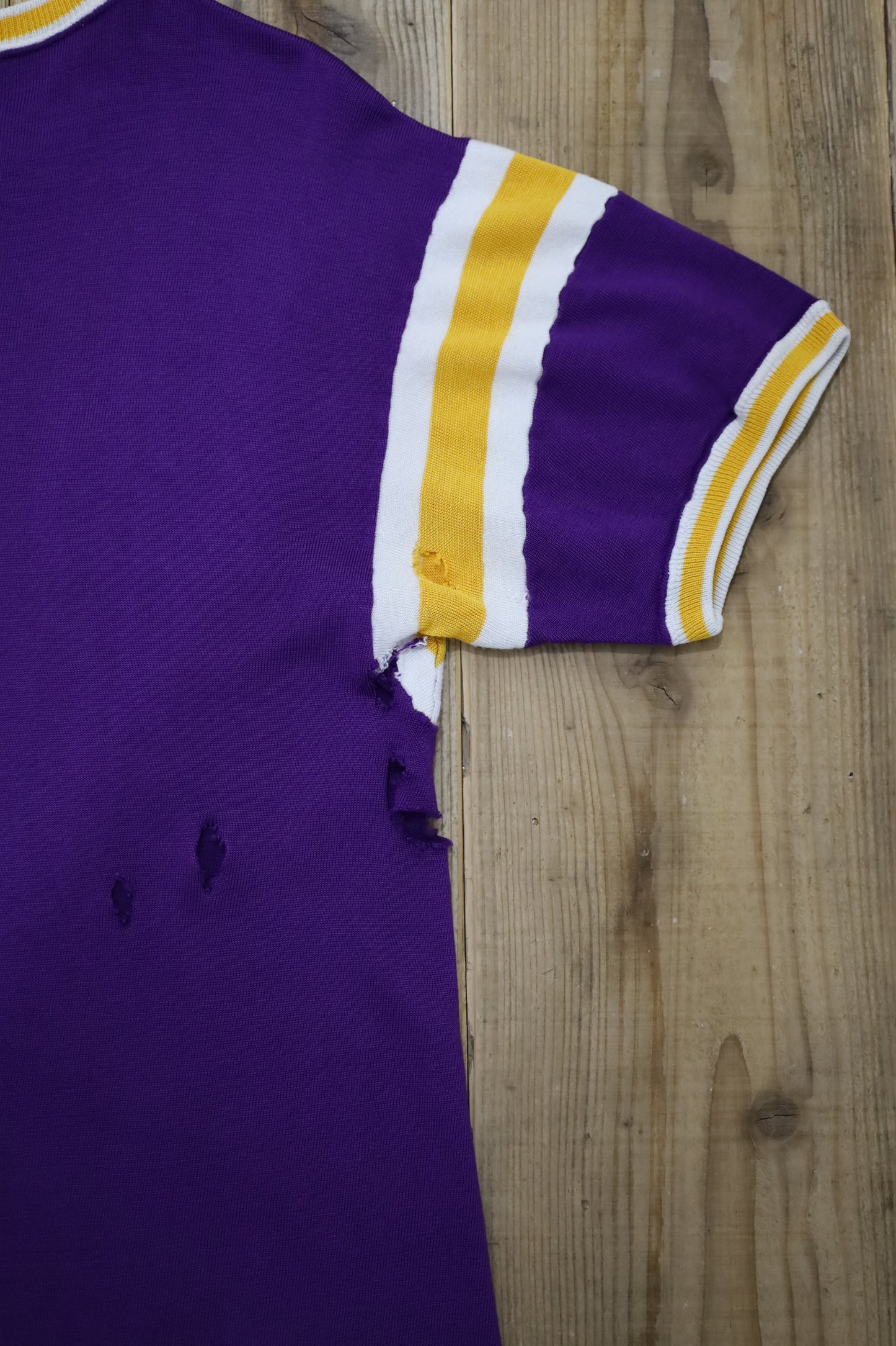 B548 / Vintege ATA football tee