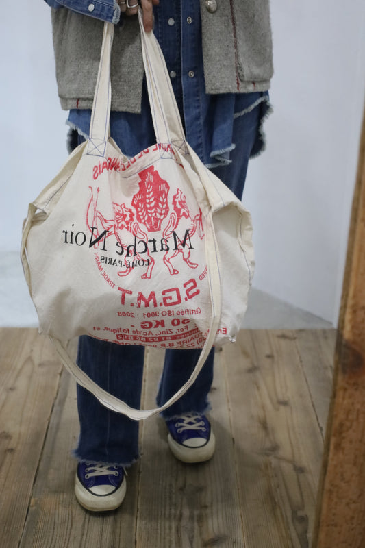 Marché Noir tote bag