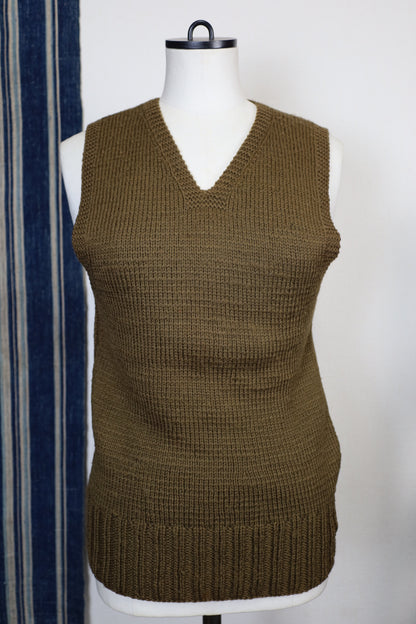 B169 / 1950's Vintage American Redcross Knit Vest