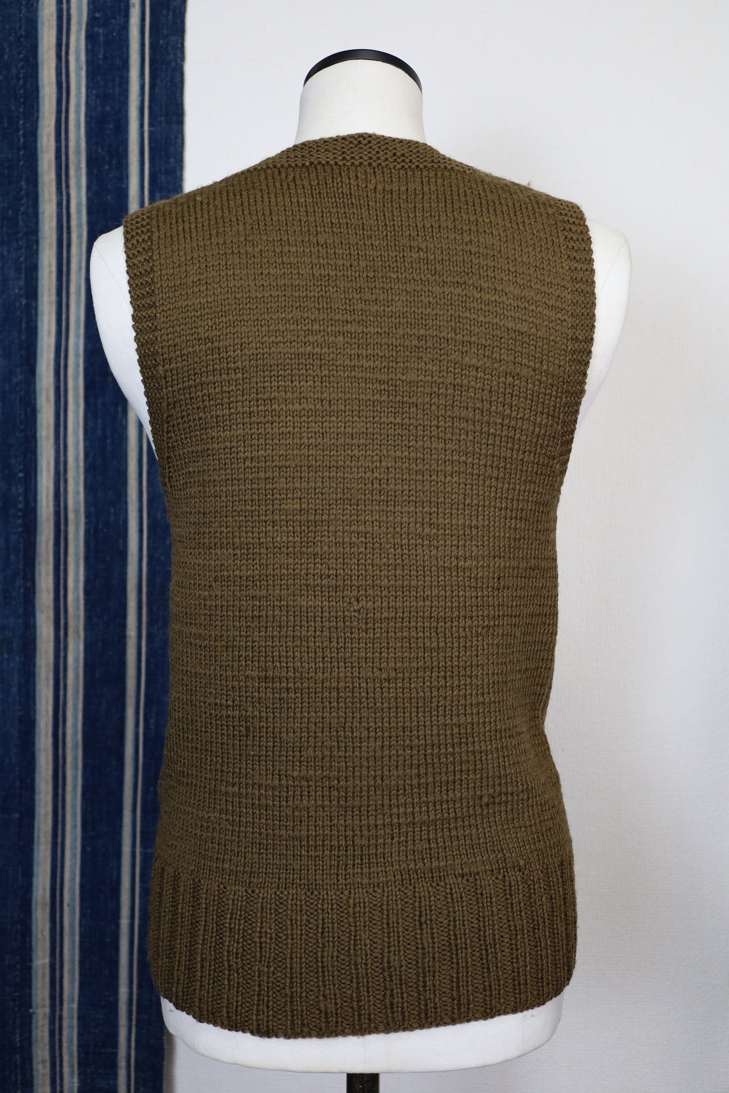 B169 / 1950's Vintage American Redcross Knit Vest