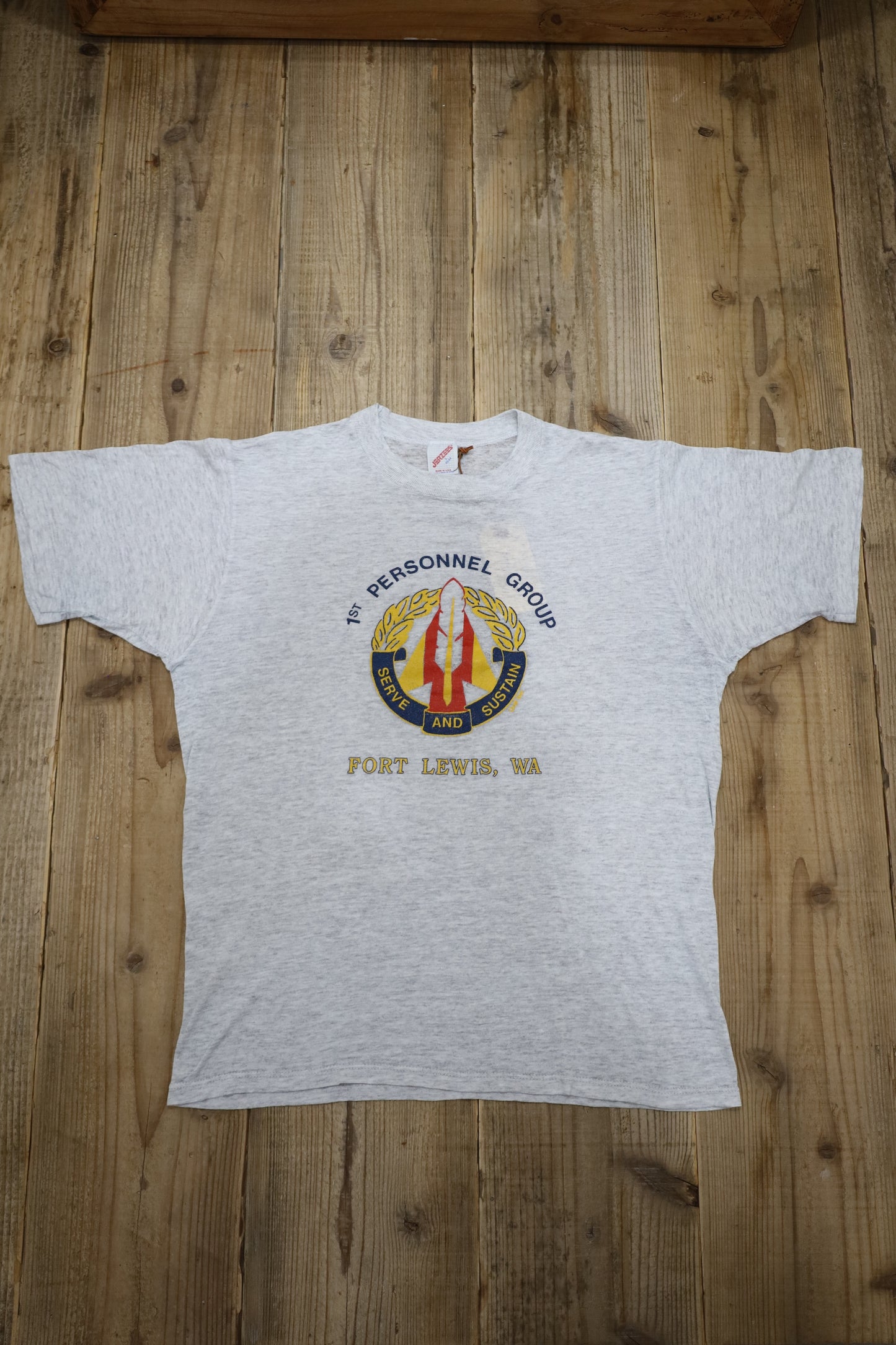 B842 / 1990's JERZEES print tee