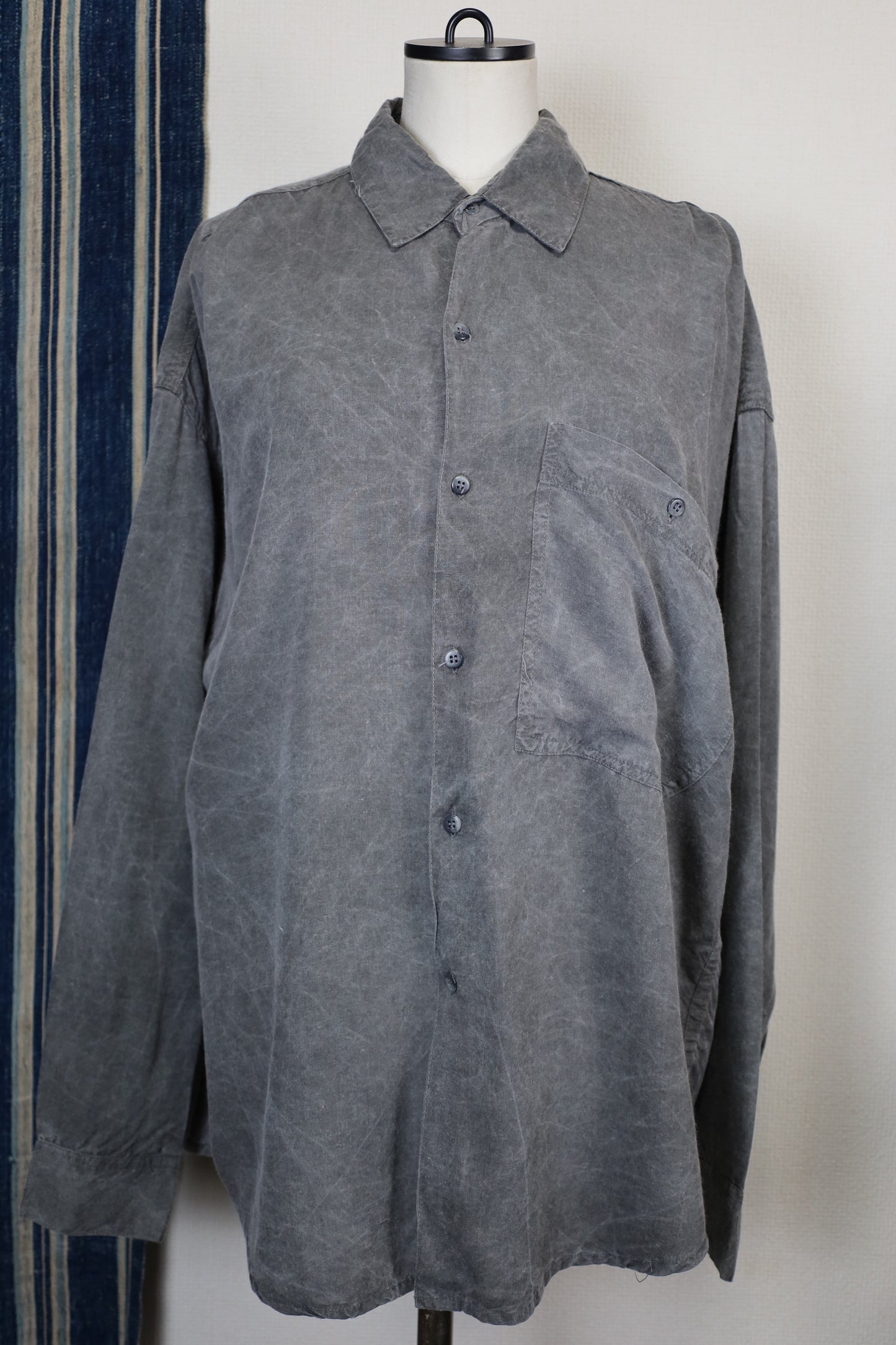 B109 / 1990's OLD GOOUCH Rayon Shirt