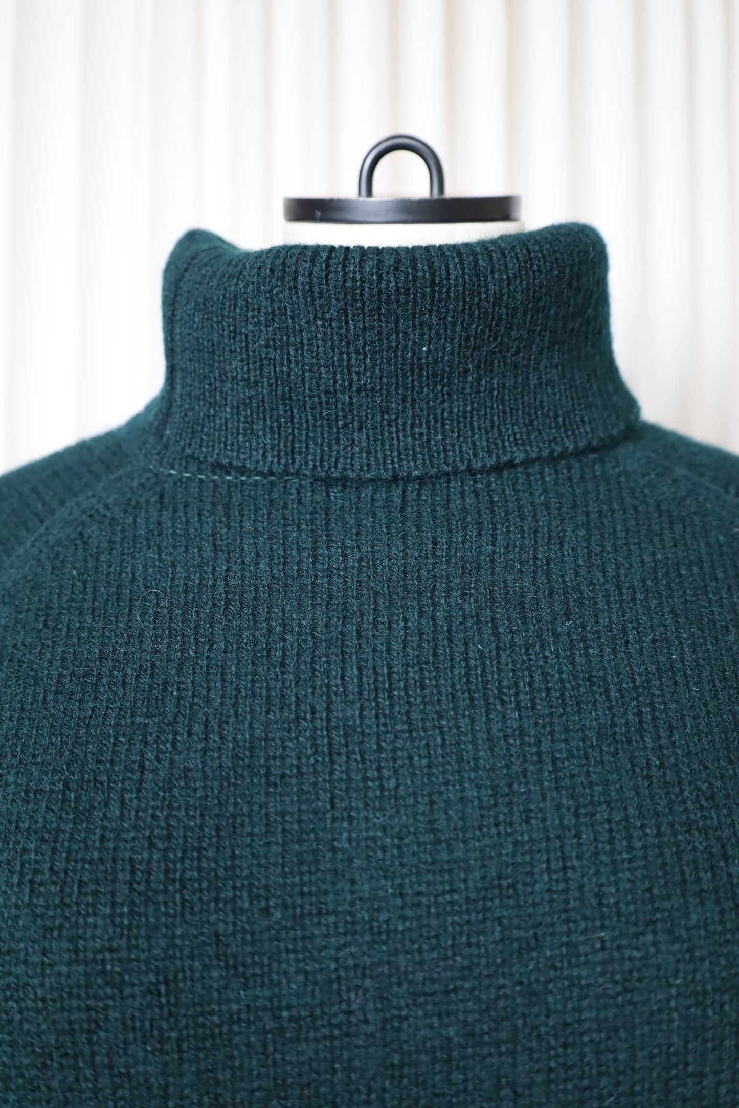 Z374 / 2000's OLD LOCHCARRON turtle neck knit