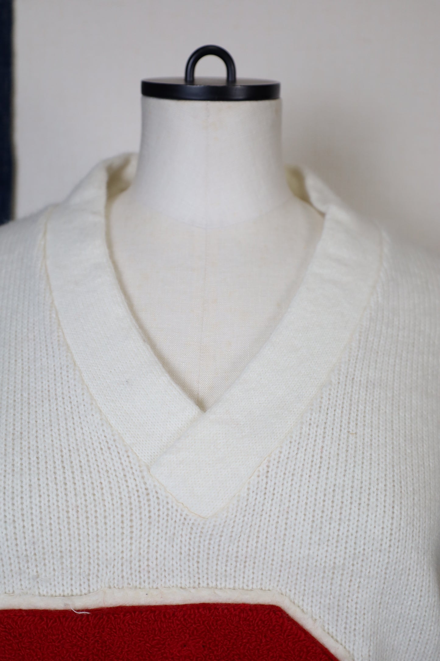 F256 / 1970's Vintage BRTSTOL PRODUCTS AWARD sweater