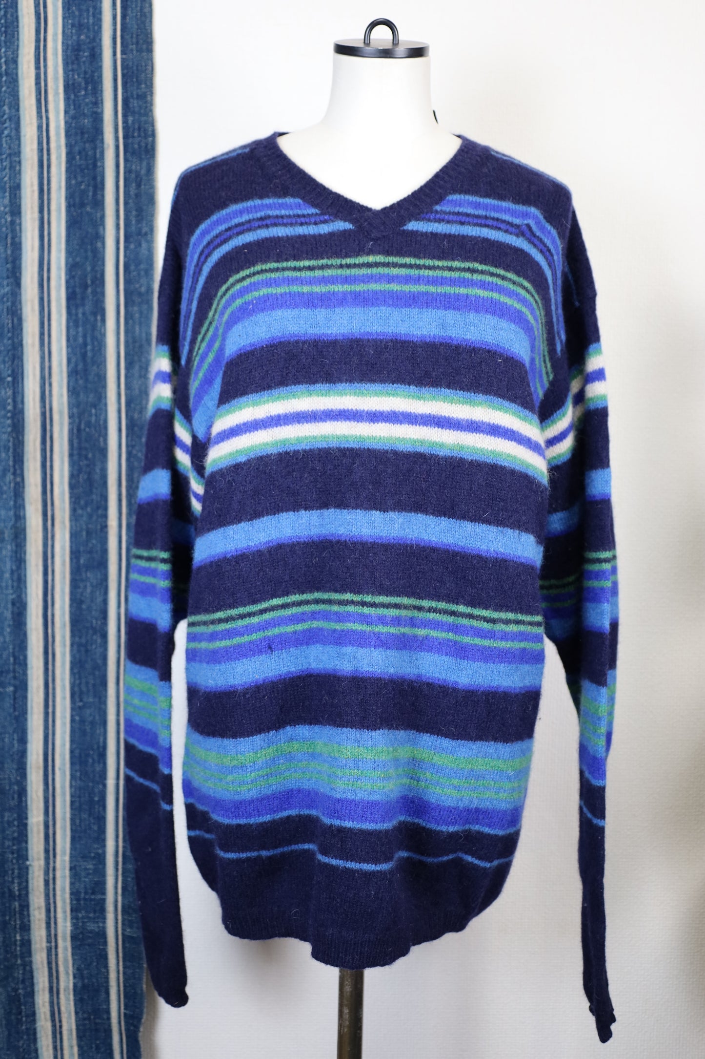 Z506 / 1990's OLD JOHN ASHFORD Border V-neck Knit