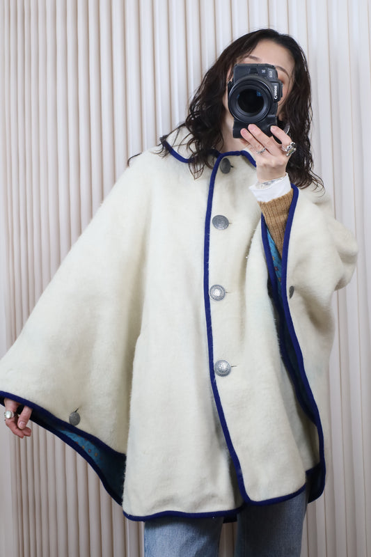 A1015 / 1970's MAXHURNI heavy wool poncho