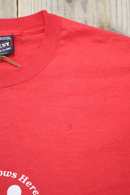B539 / 1990's FRUITS OF THE LOOM LOVE GROWS HERE TEE