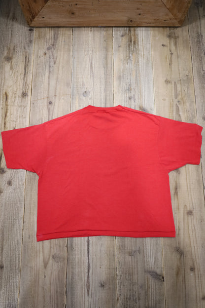 B539 / 1990's FRUITS OF THE LOOM LOVE GROWS HERE TEE