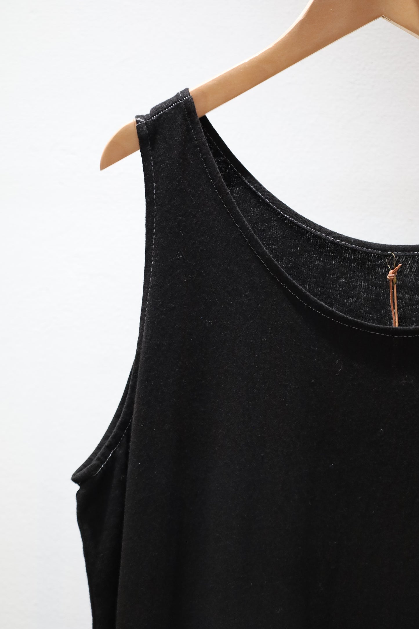D204 / UNKNOWN black one-piece
