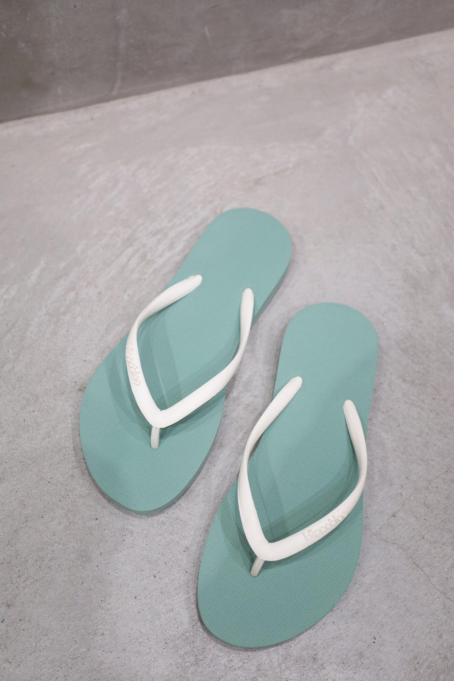 Hippobloo beach sandal (Slim Eucalyptus)